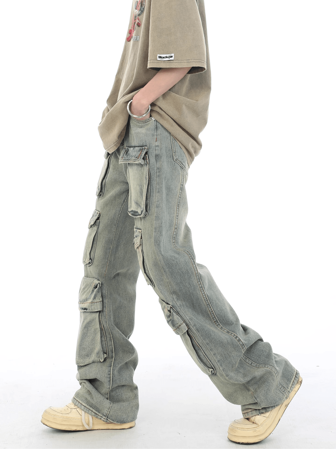 워싱 처리된 디스트레스드 멀티 포켓 진 st1654