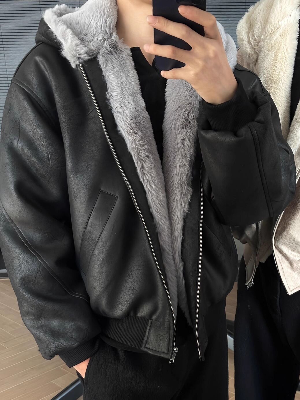 VINTAGE-INSPIRED BLACK LEATHER BOMER | SHERPA-LINED COLLAR & OVERSIZED FIT EHW5014