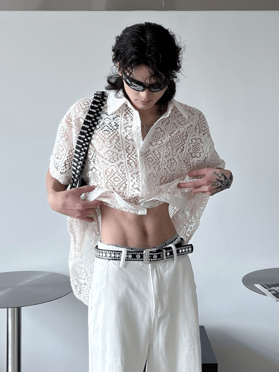 속이 비어있는 디자인 감각의 루즈핏 셔츠 st1791