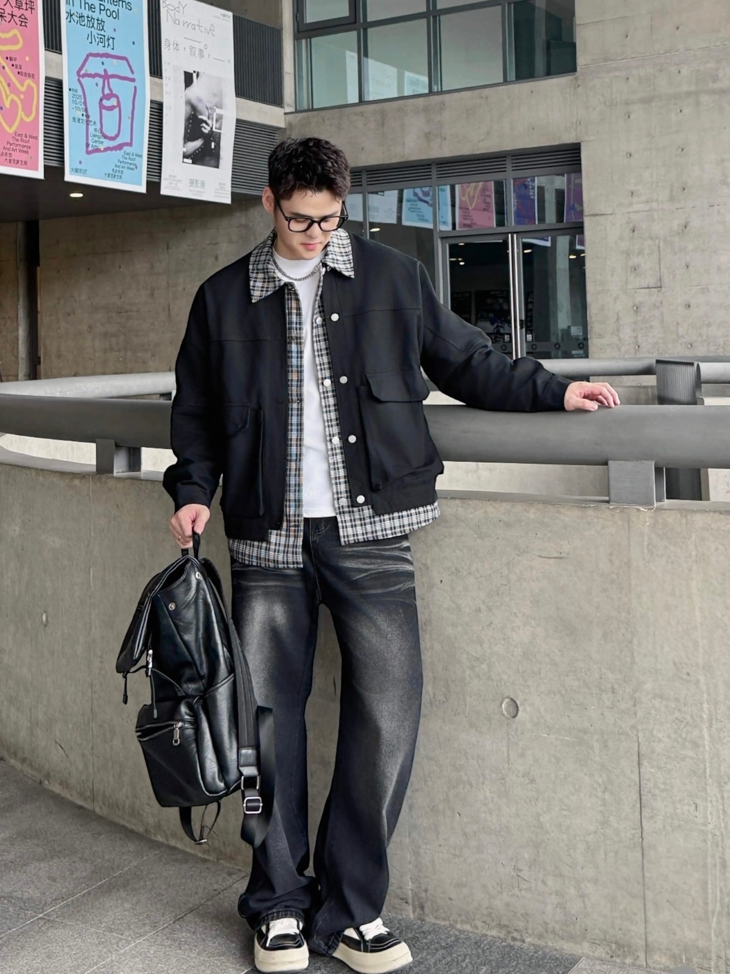 워싱 처리된 드레이프 스트레이트 진 EHK6002