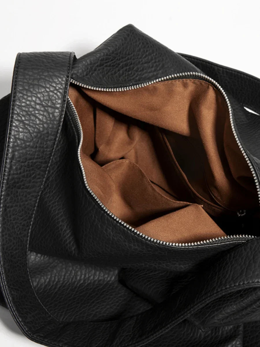 Umhängetasche aus weichem Leder ST552