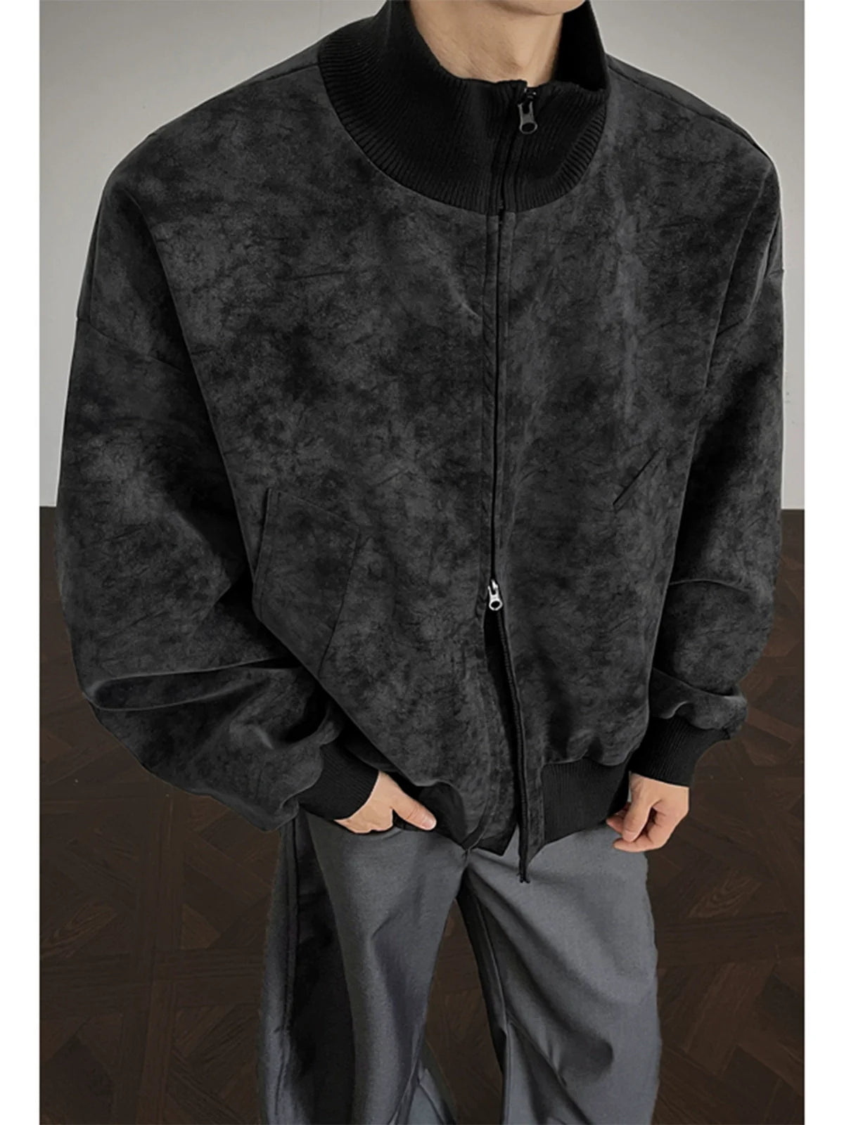 Kurze amerikanische Retro-Jacke aus PU-Leder im Batik-Look für Herren, trendige Herbstjacke der Marke Ruffian, stylische und hochwertige Bomberjacke mit Stehkragen.