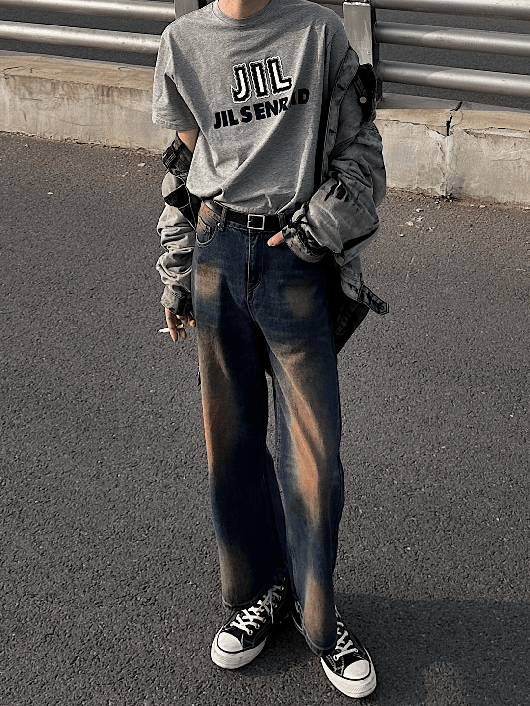 워싱 처리된 대비되는 색상의 와이드 레그 진 st1664