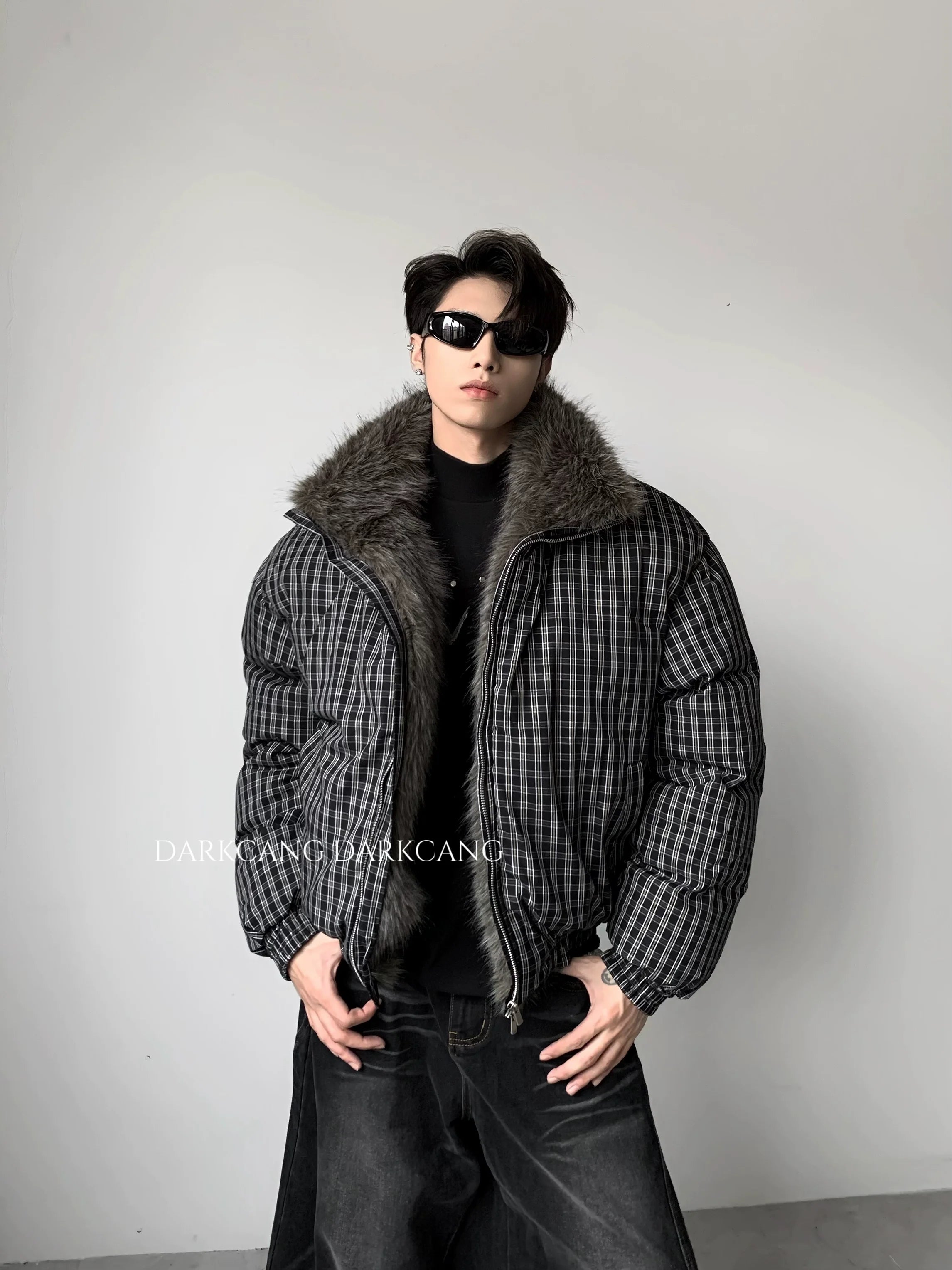 가볍고 고급스러운 따뜻한 큰 퍼 칼라, 깔끔한 핏의 남성용 패딩 면 소재 두꺼운 반팔 티셔츠, 트렌디한 스타일