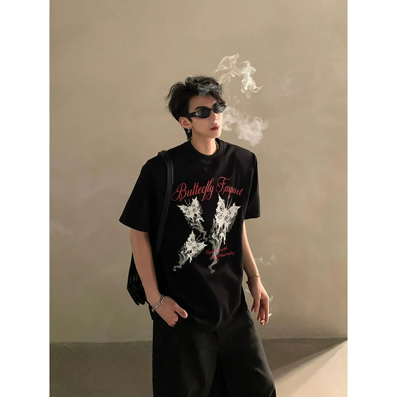 여름철 고급 트렌드를 반영한 나비 프린트, 두꺼운 어깨 패드, 남성용 반팔 티셔츠, 트렌디한 디자인