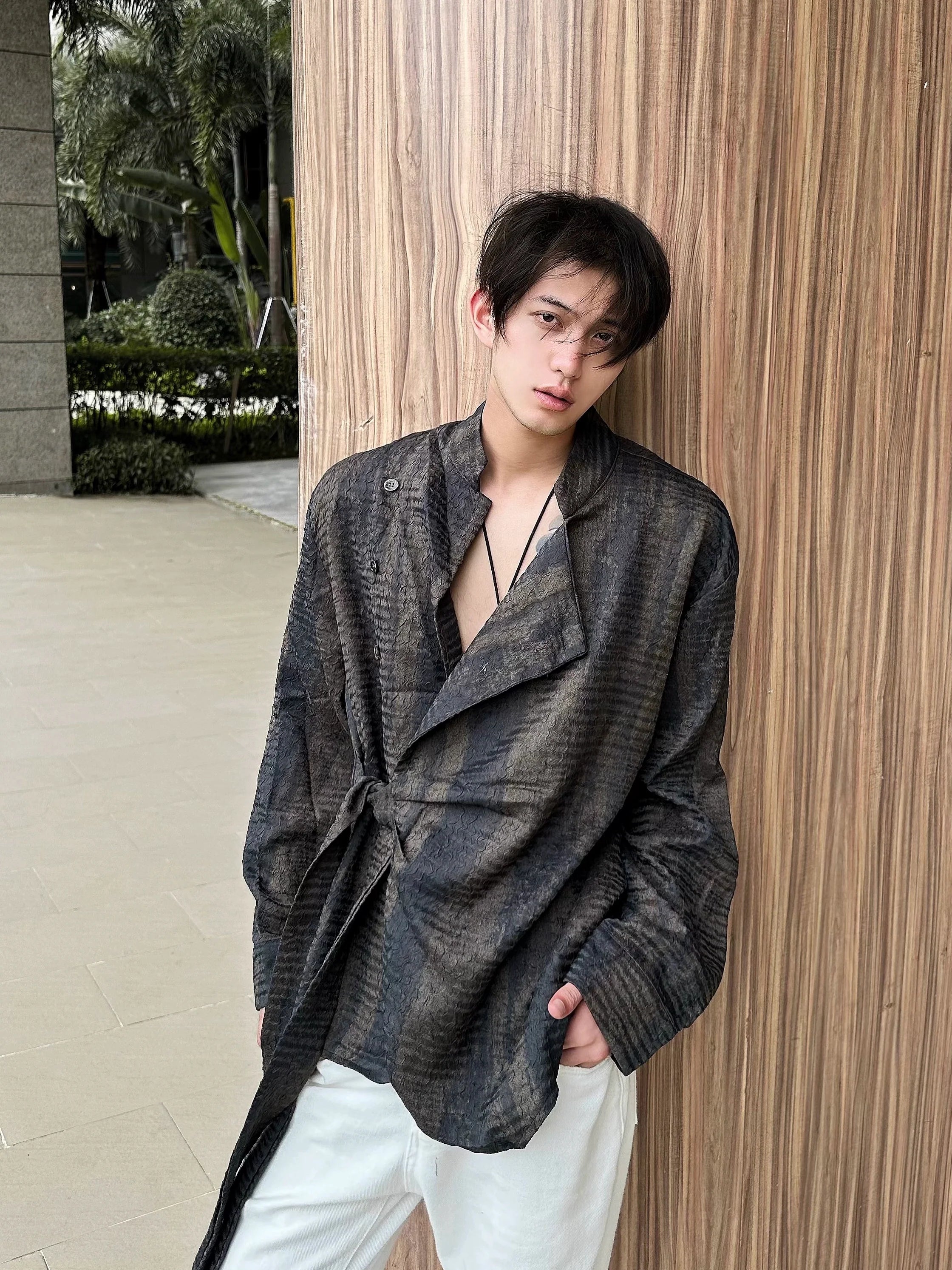 레트로 뉴 차이니즈 스타일의 옛스러운 질감, 구겨진 스트랩, 루즈핏 캐주얼, 활용도 높은 긴팔 셔츠