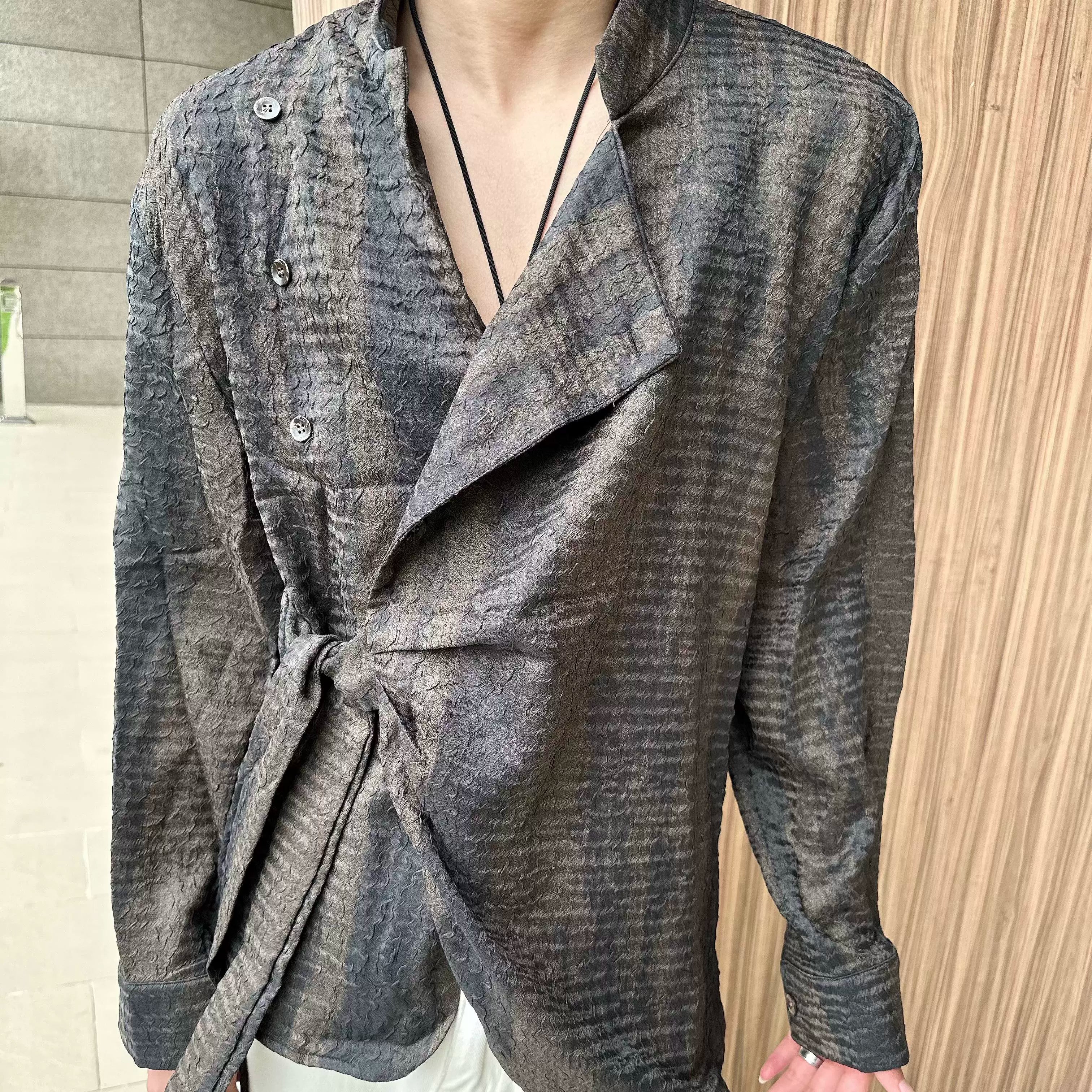 레트로 뉴 차이니즈 스타일의 옛스러운 질감, 구겨진 스트랩, 루즈핏 캐주얼, 활용도 높은 긴팔 셔츠