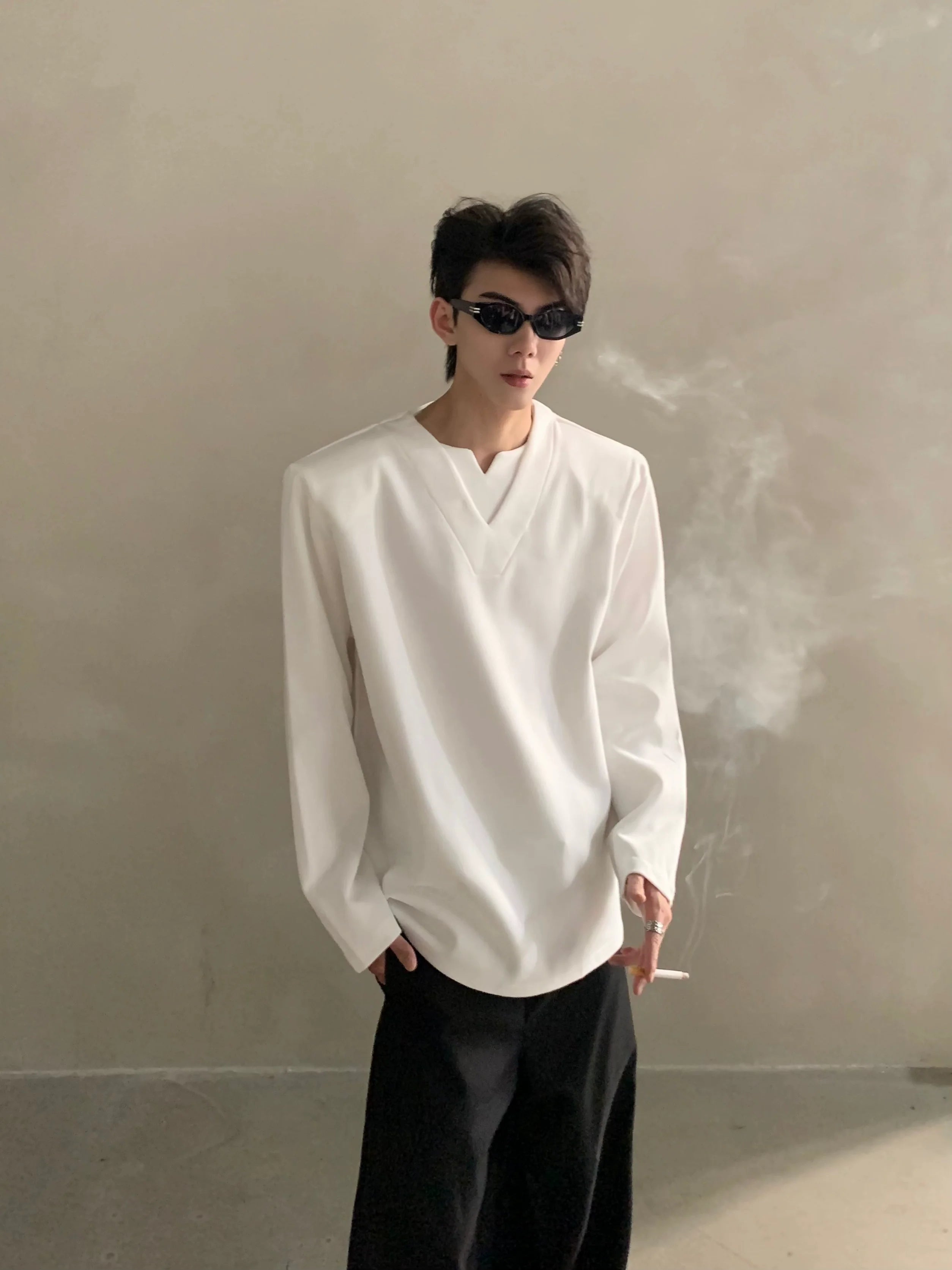 Autumn high-end sense niche design sense V-neck shoulder pads long-sleeved T-shirt men's versatile loose tide