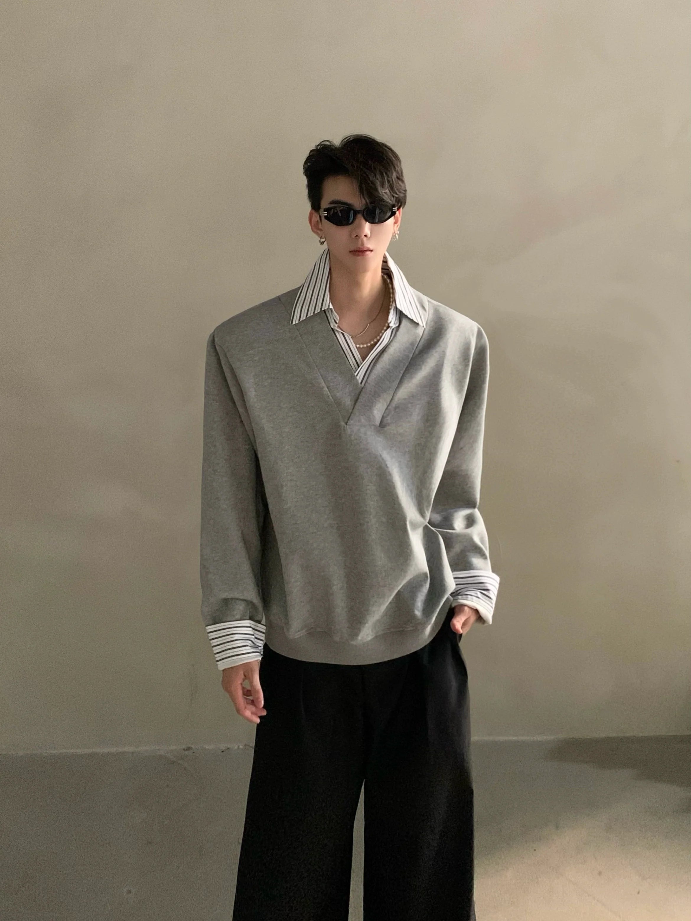 니치 디자인 감각의 가짜 투피스 스플라이싱 스웨터, 남성용 고급스러운 느낌의 멋쟁이 셔츠 칼라 긴팔 상의