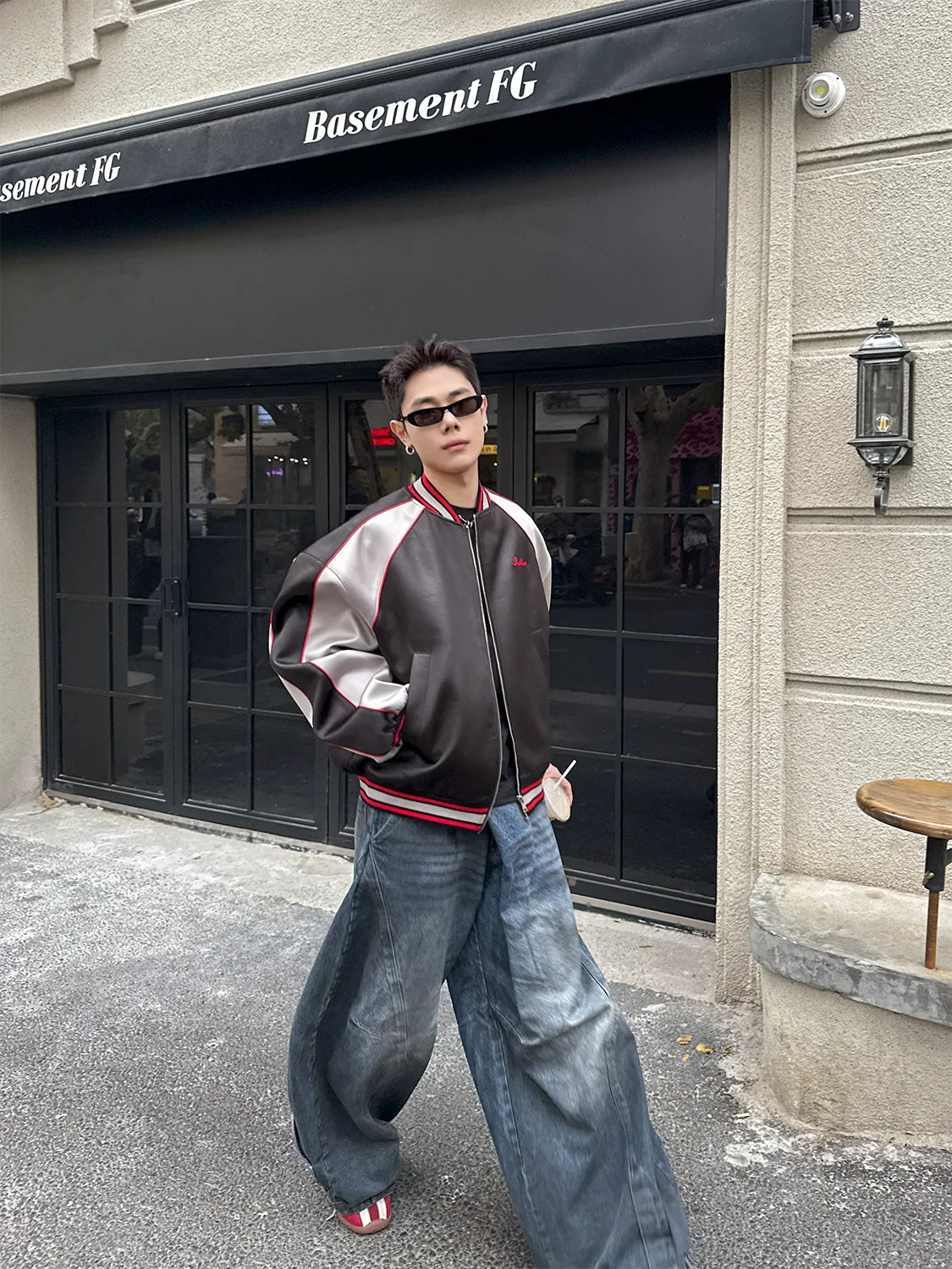 독창적인 디자인, 대비되는 색상의 인조 가죽 크랙 베이스볼 재킷, 미국 남성용 스트릿 캐주얼 반팔 재킷