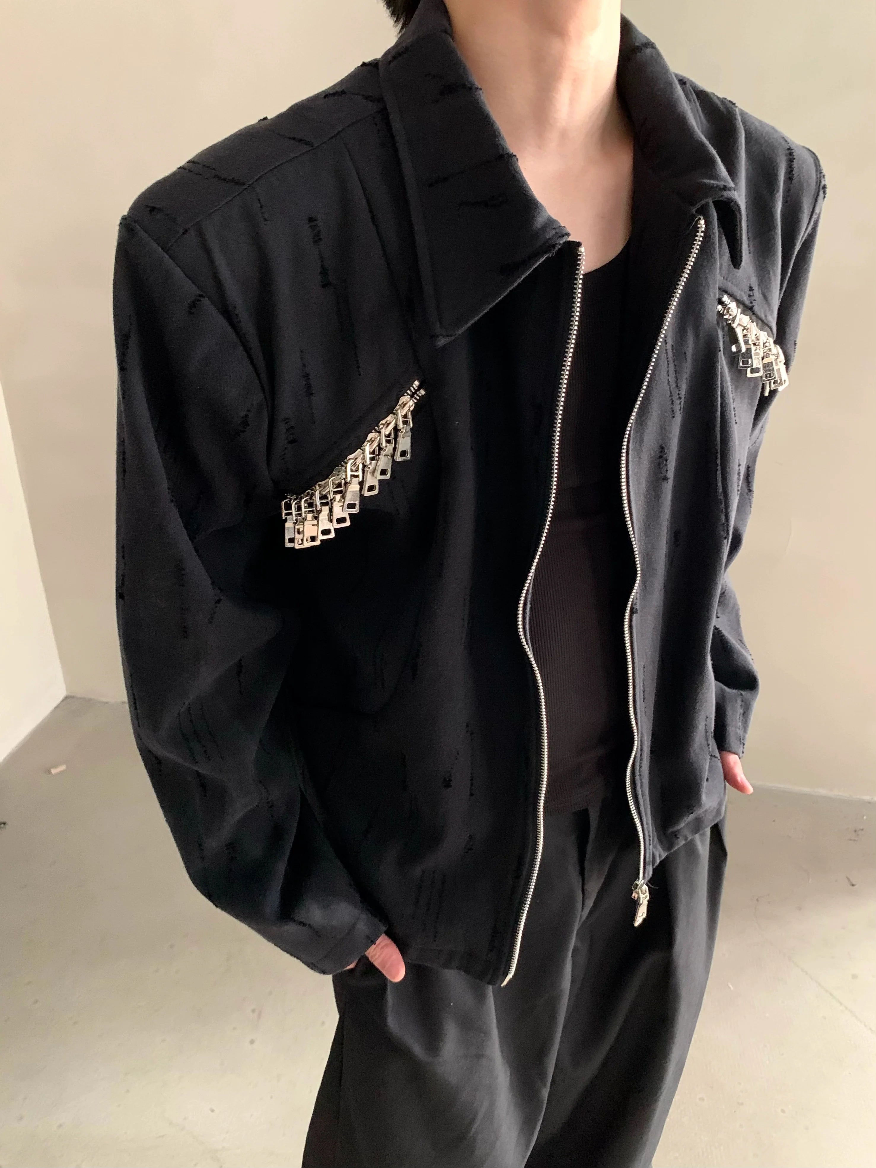 고급스러운 느낌의 니치 메탈 해체 디자인 숄더 패딩 재킷, 남성용 러피안 핸섬 루즈핏 트렌디 탑