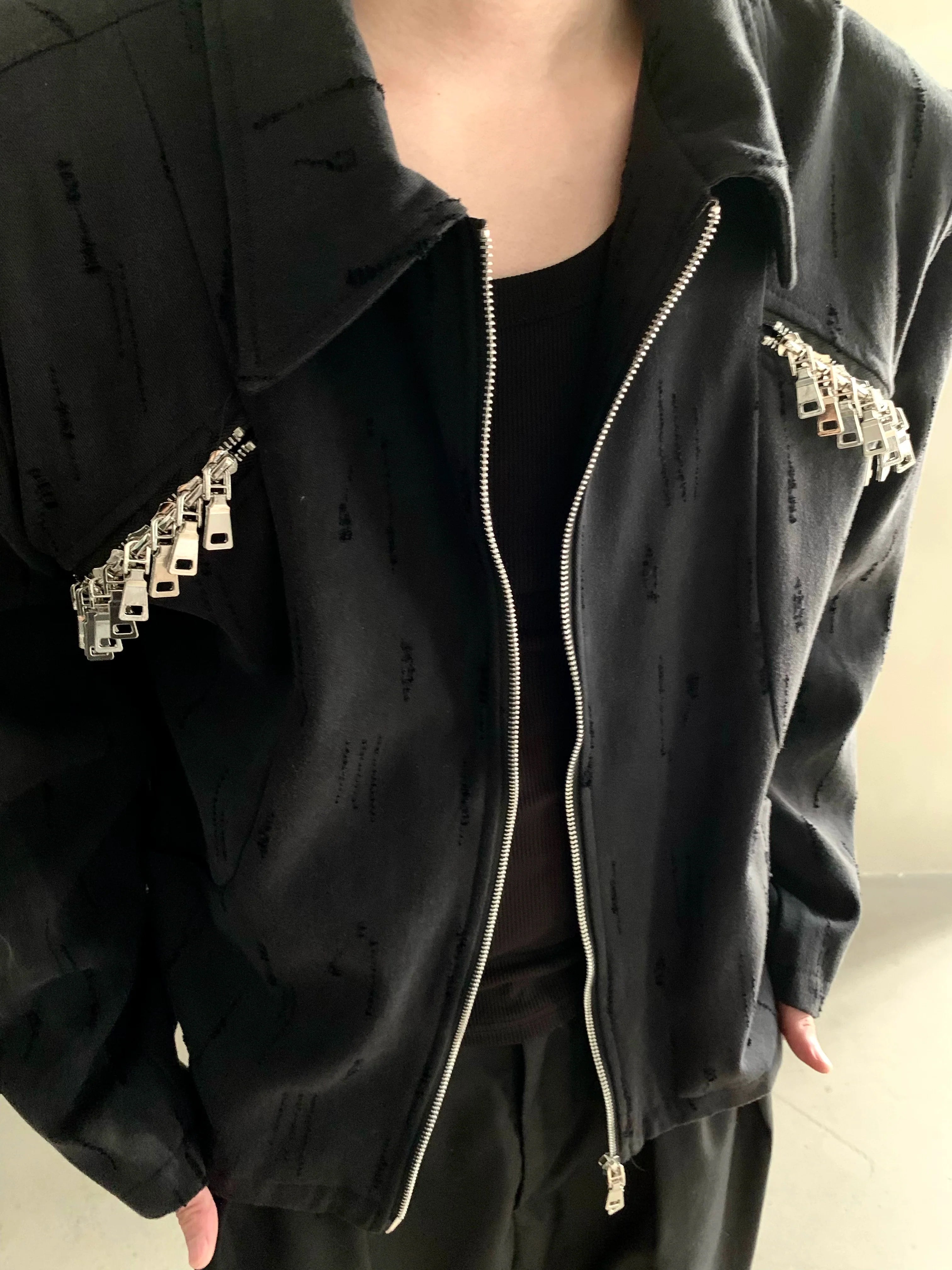 고급스러운 느낌의 니치 메탈 해체 디자인 숄더 패딩 재킷, 남성용 러피안 핸섬 루즈핏 트렌디 탑