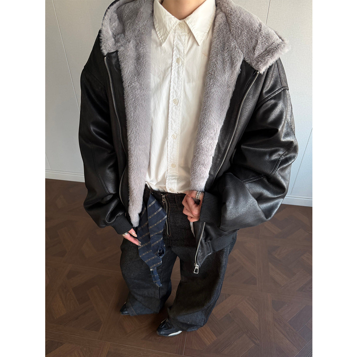 VINTAGE-INSPIRED BLACK LEATHER BOMER | SHERPA-LINED COLLAR & OVERSIZED FIT EHW5014