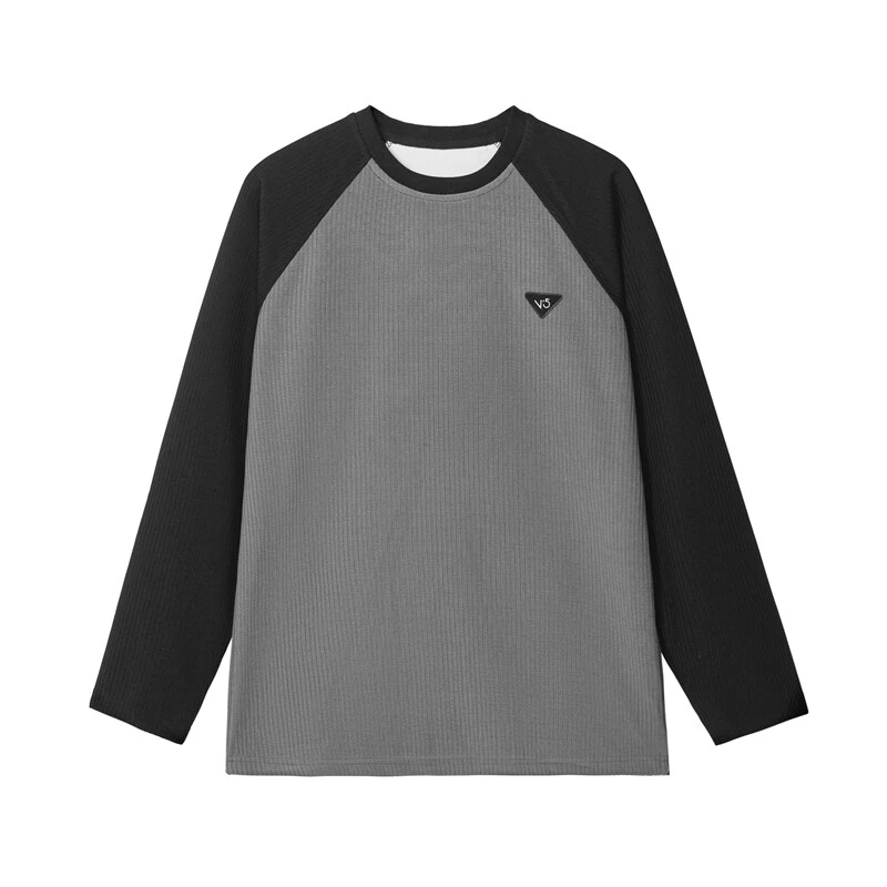 대조적인 색상과 질감의 조화가 돋보이는 라운드넥 슬림 스웨터 SIN0988