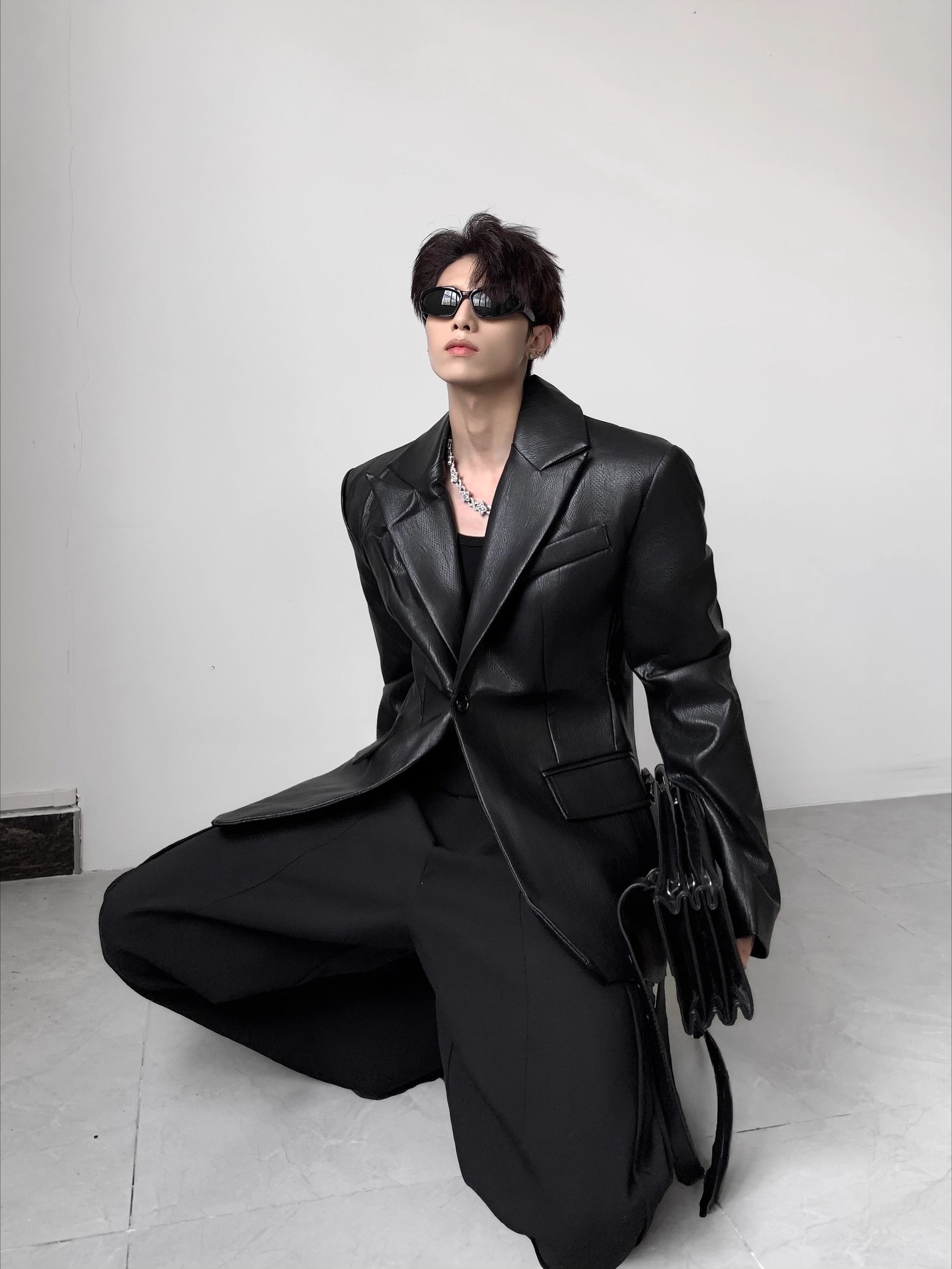 가볍고 고급스러운 수트 버전 디자인의 어깨 패드 가죽 재킷, 남성용 가을 고급 감각의 멋스러운 허리 라인 수트