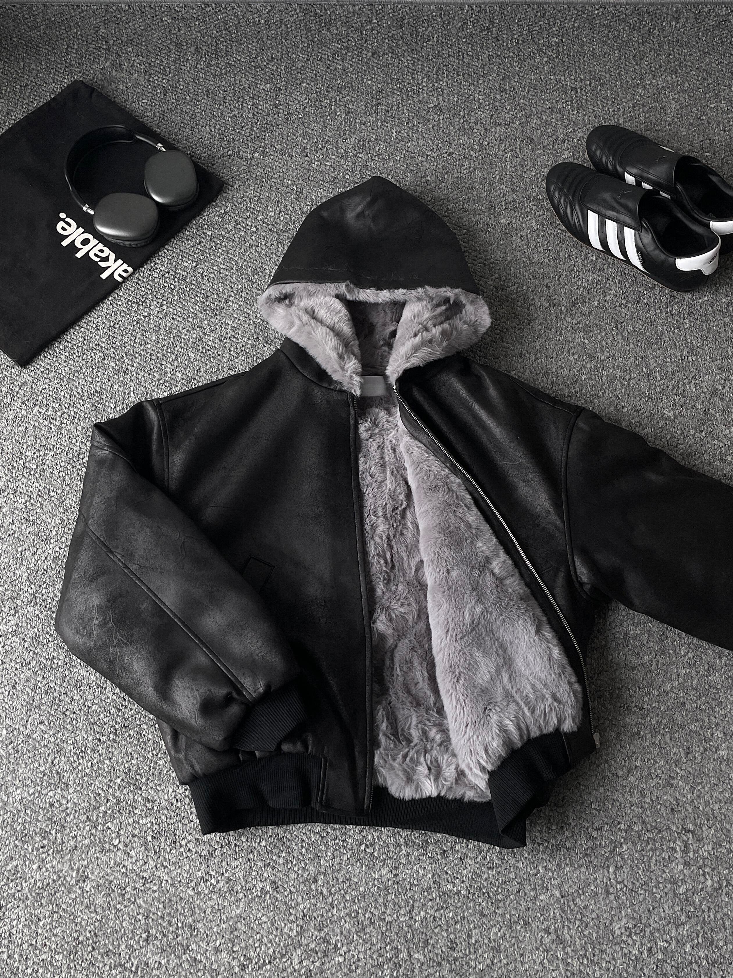 VINTAGE-INSPIRED BLACK LEATHER BOMER | SHERPA-LINED COLLAR & OVERSIZED FIT EHW5014