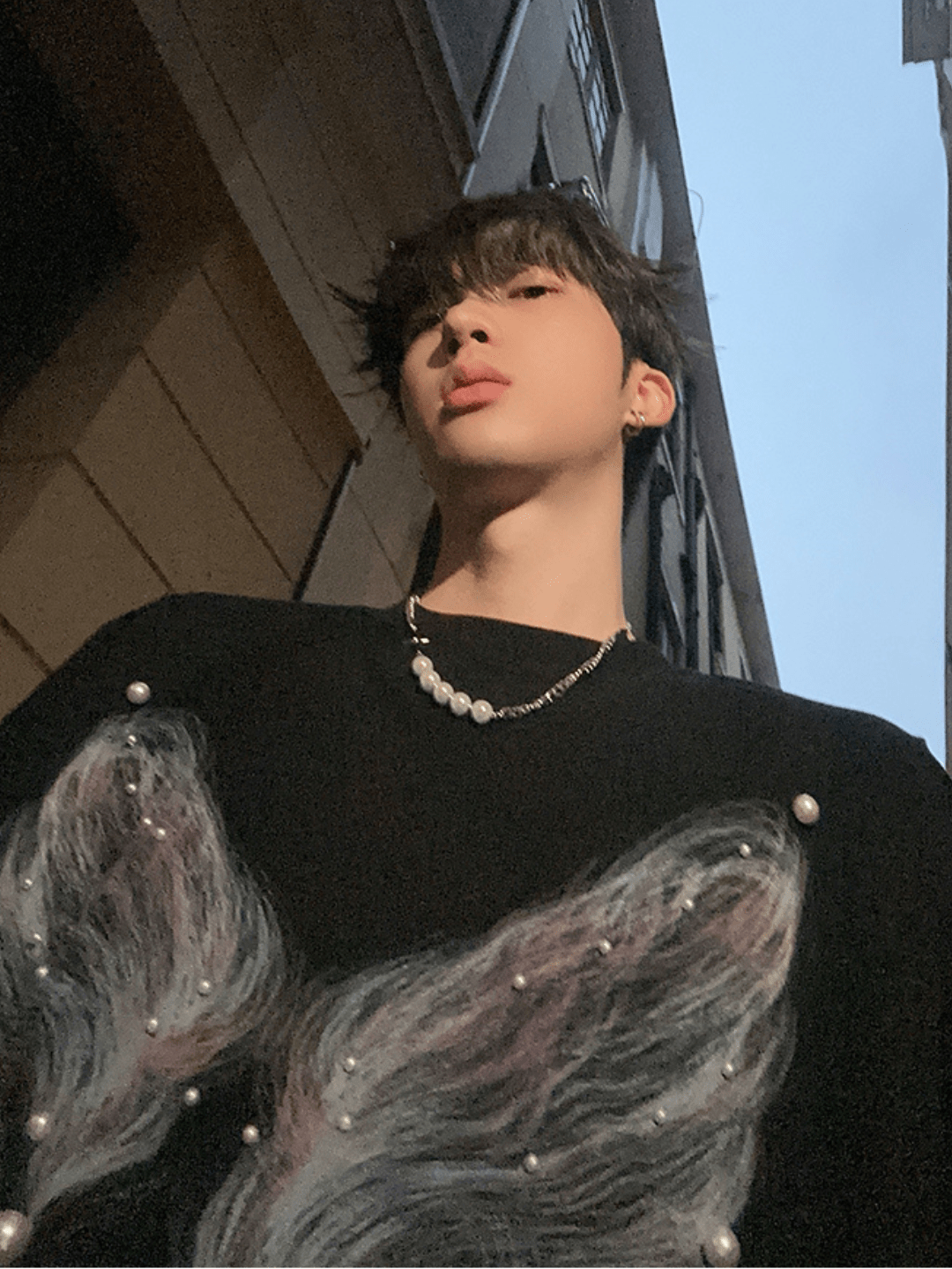 [JH HOMME] T-Shirt mit Perlen-Schmetterlingsprint st2254