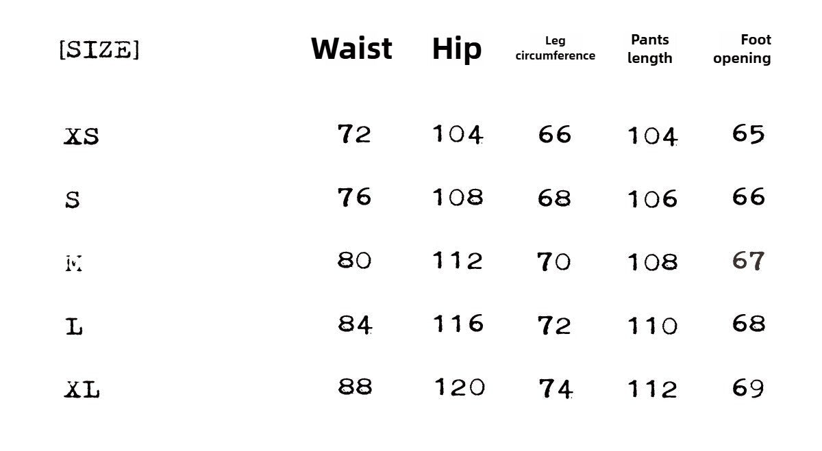 Schmutzig gefärbte, alte weiße Jeans, natürlich schmutzig gefärbt, Falten, Katzenbart-Effekt, gerade, weite Hose