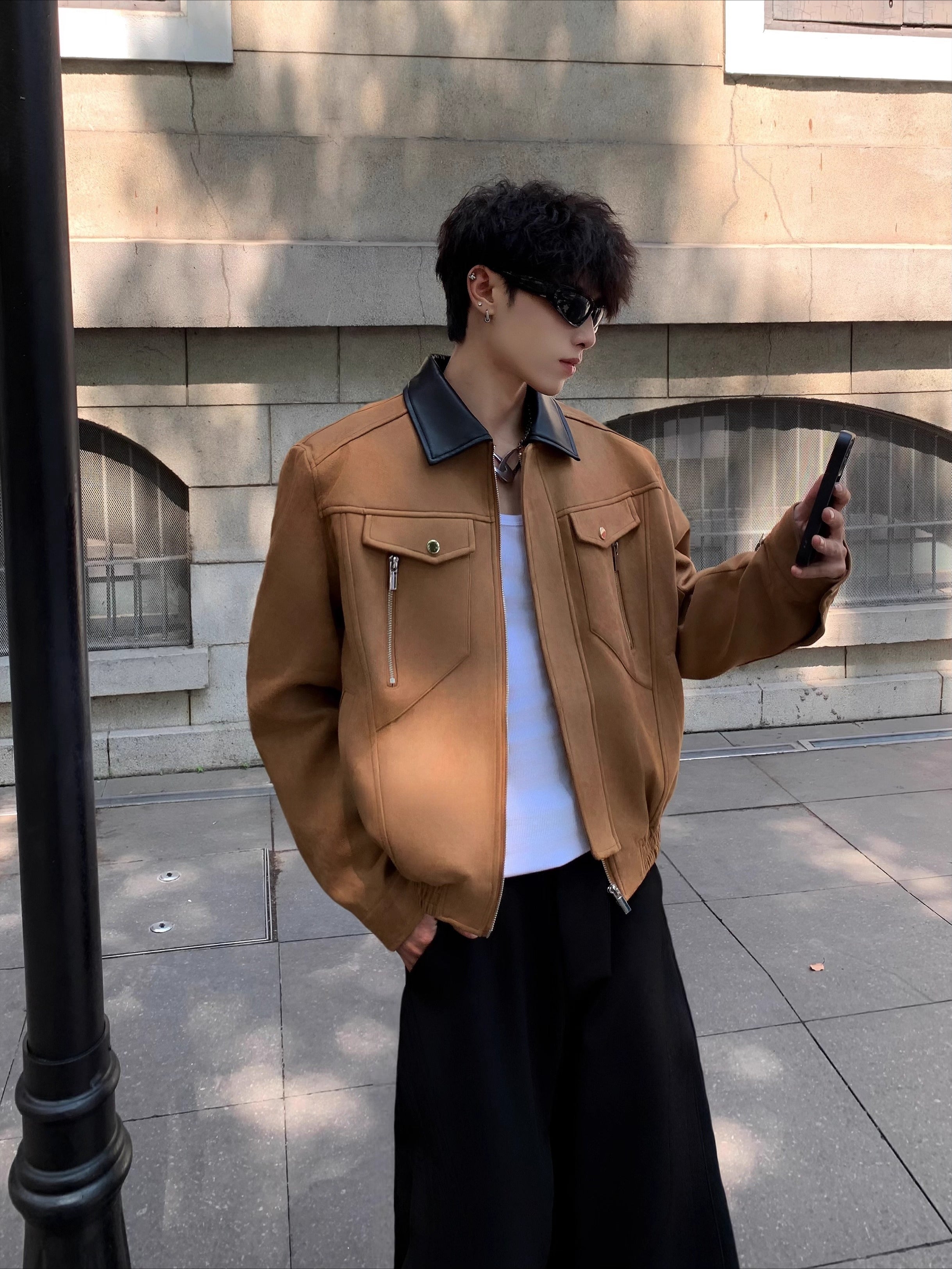 가볍고 고급스러운 해체주의적 디자인 감각, 헛간 스타일의 어깨 패드 재킷, 남성용 깔끔한 핏의 스웨이드 재킷, 트렌디한 스타일