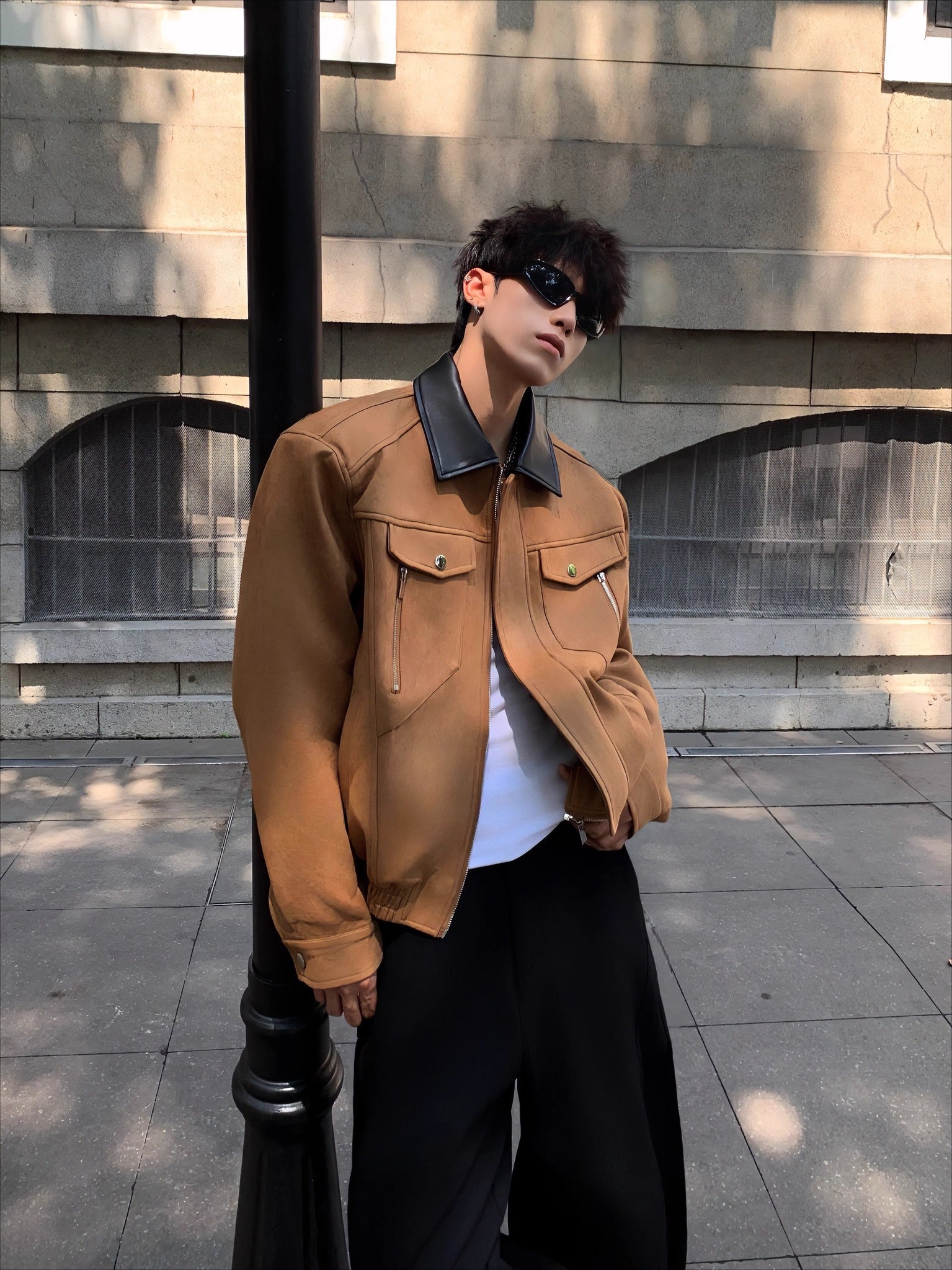 가볍고 고급스러운 해체주의적 디자인 감각, 헛간 스타일의 어깨 패드 재킷, 남성용 깔끔한 핏의 스웨이드 재킷, 트렌디한 스타일