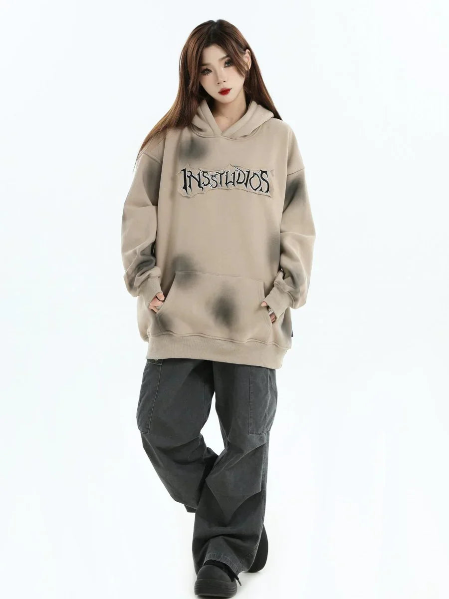 [INSstudios] 스프레이 페인트 로고 루즈 후드티 ST1199 