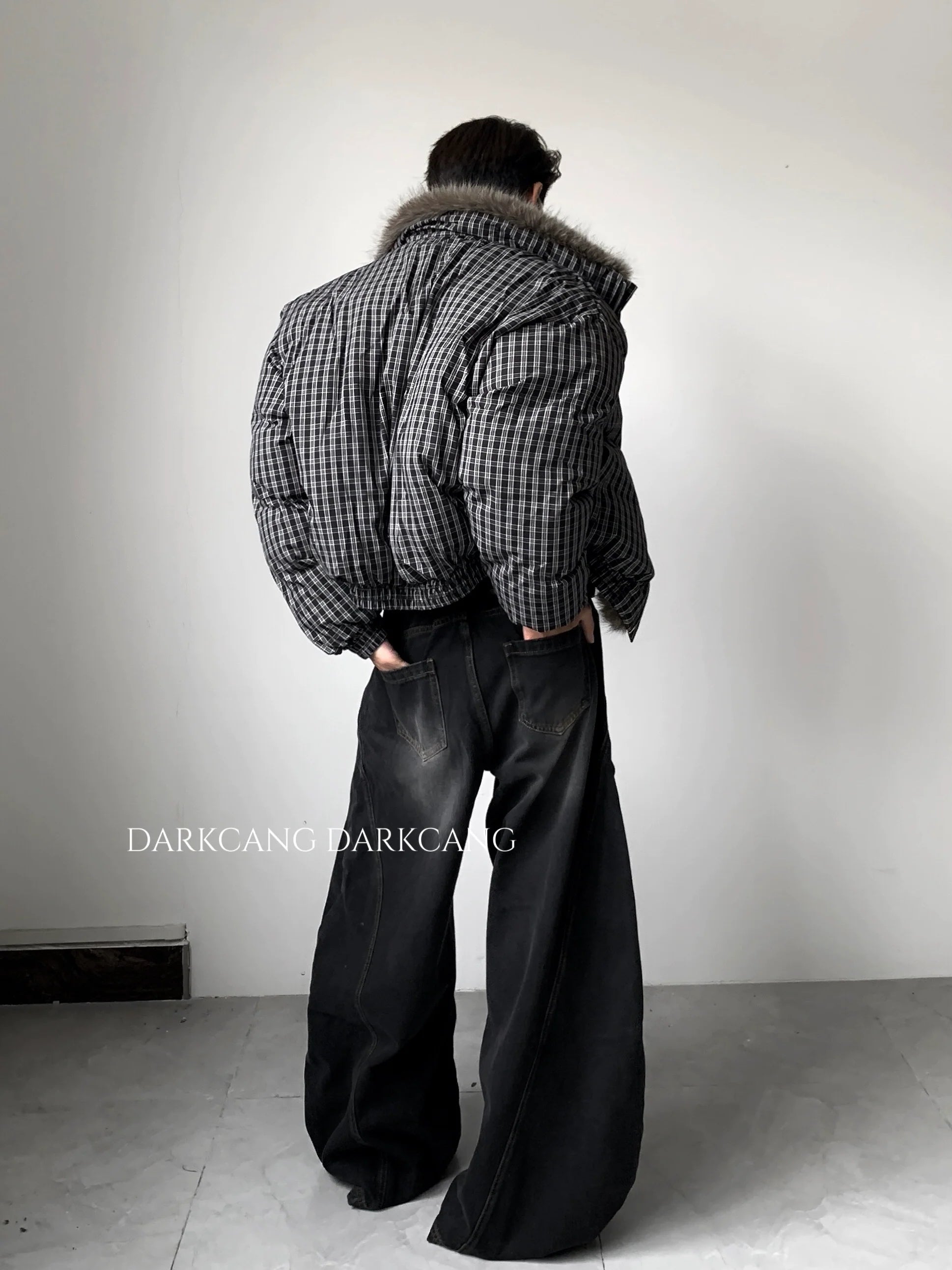 가볍고 고급스러운 따뜻한 큰 퍼 칼라, 깔끔한 핏의 남성용 패딩 면 소재 두꺼운 반팔 티셔츠, 트렌디한 스타일 