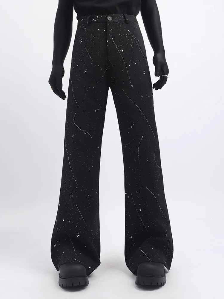 Schwarze Kleidung, gehobener Stil, Blazer mit Sternenmuster, attraktive Herrenanzüge, trendiger Anzug 