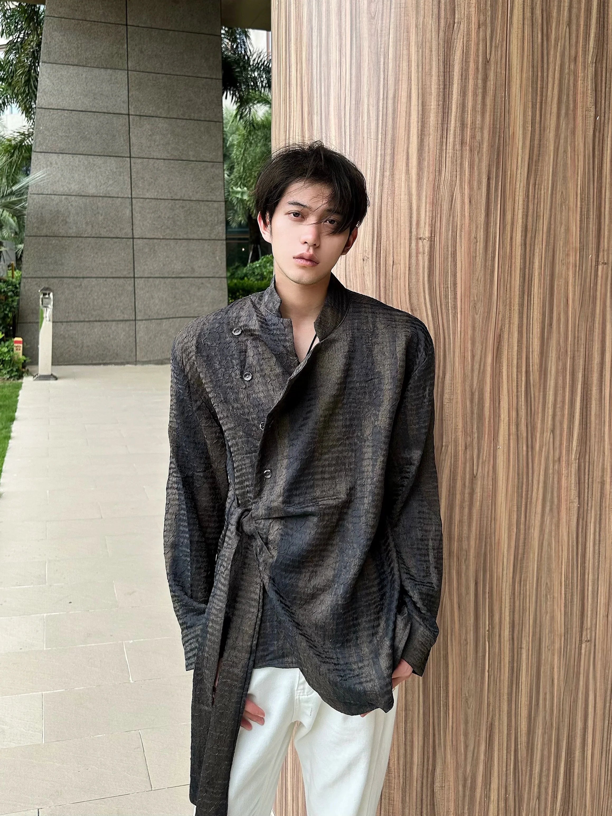 레트로 뉴 차이니즈 스타일의 옛스러운 질감, 구겨진 스트랩, 루즈핏 캐주얼, 활용도 높은 긴팔 셔츠 