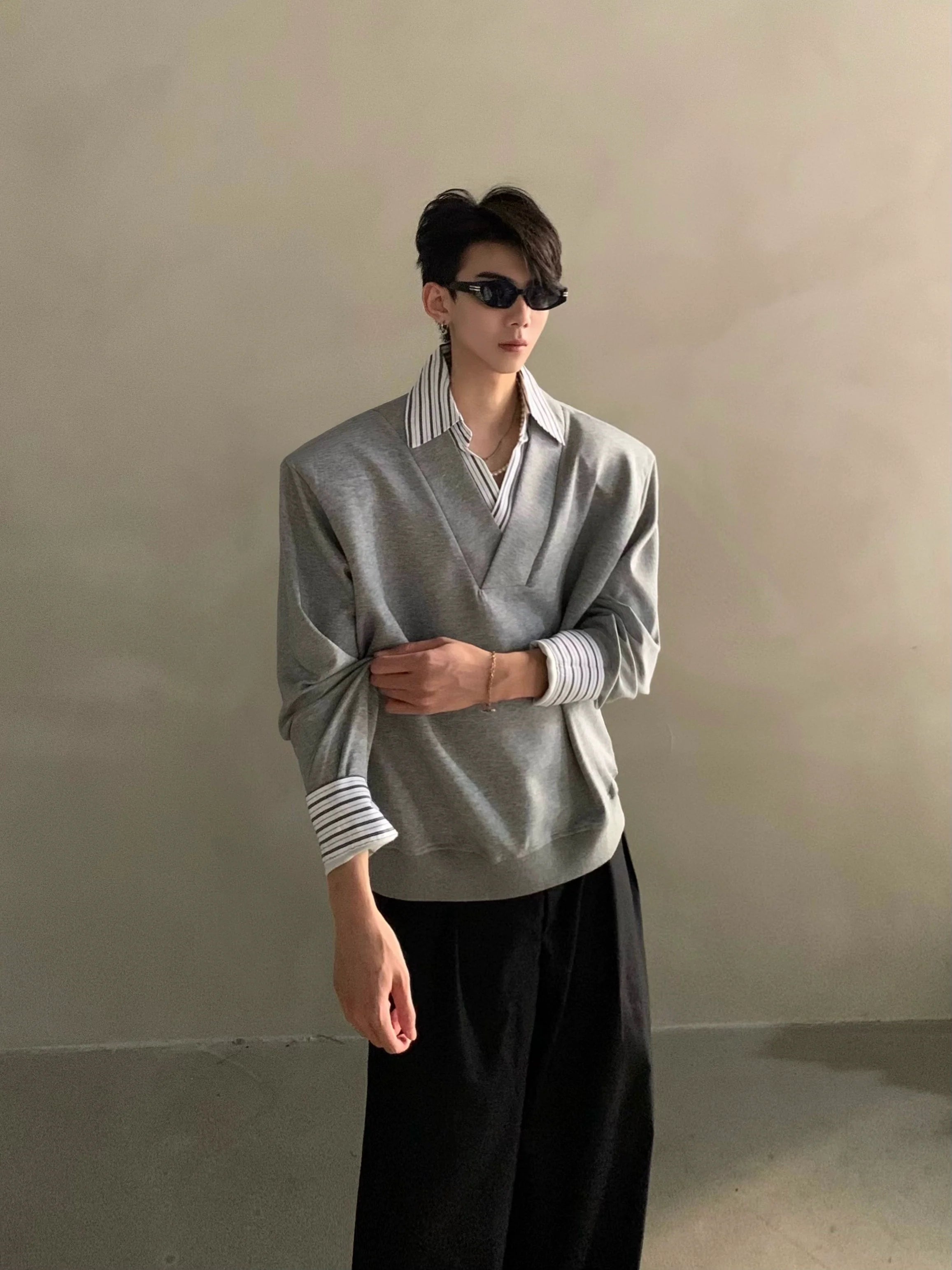 Niche design sense fake two-piece splicing sweater men's high-end sense ruffian handsome shirt collar long-sleeved top