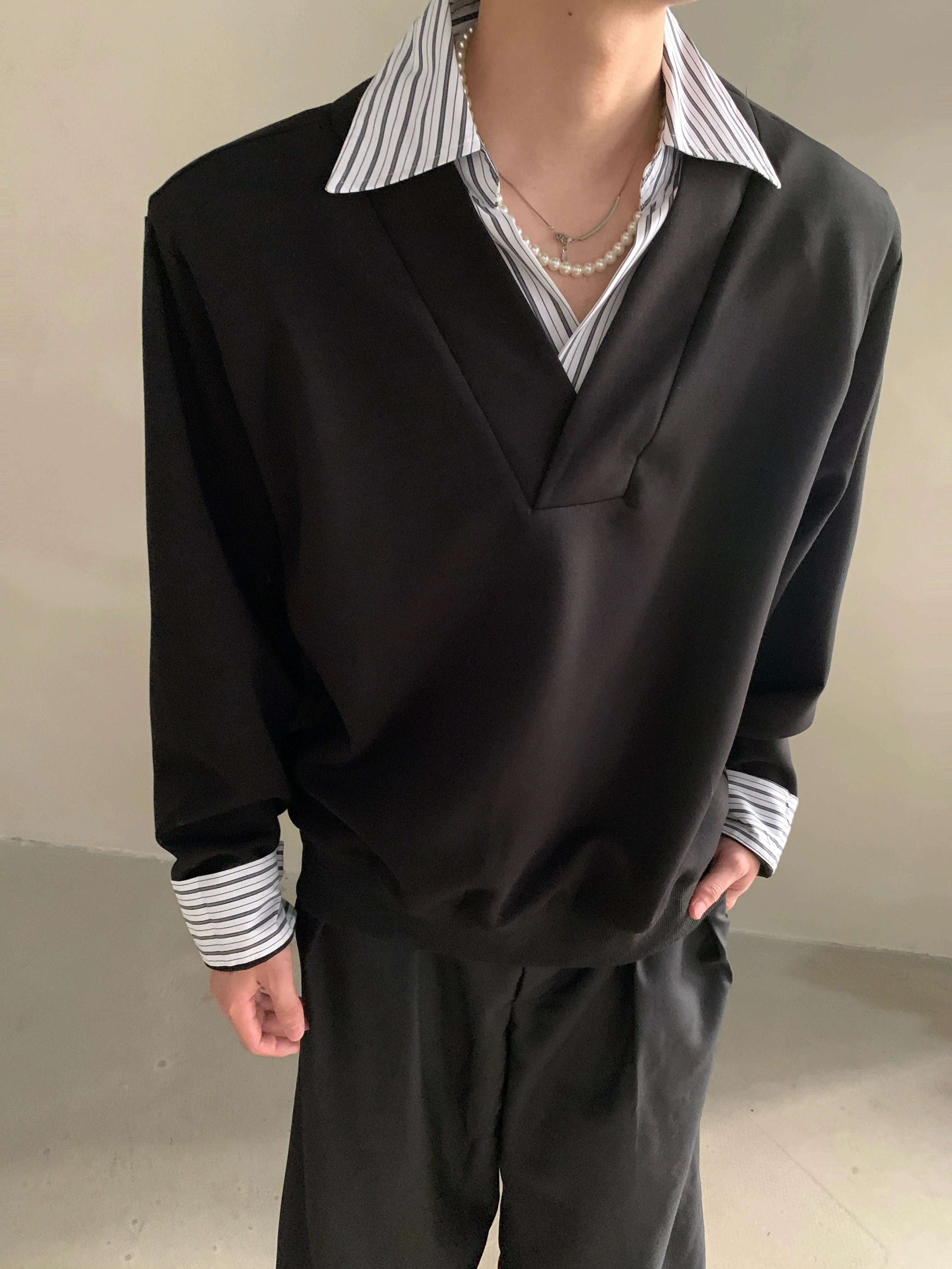 Niche design sense fake two-piece splicing sweater men's high-end sense ruffian handsome shirt collar long-sleeved top