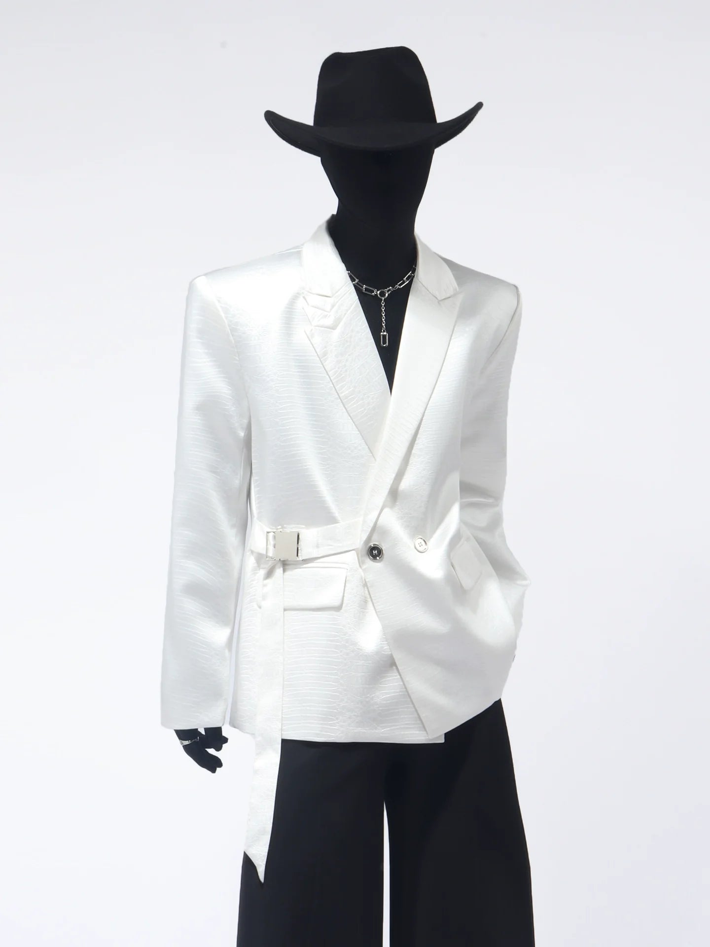 프리미엄 버클, 중공업용 어깨 패드 블레이저, 남성적인 멋쟁이 스타일의 니치 디자인 정장 