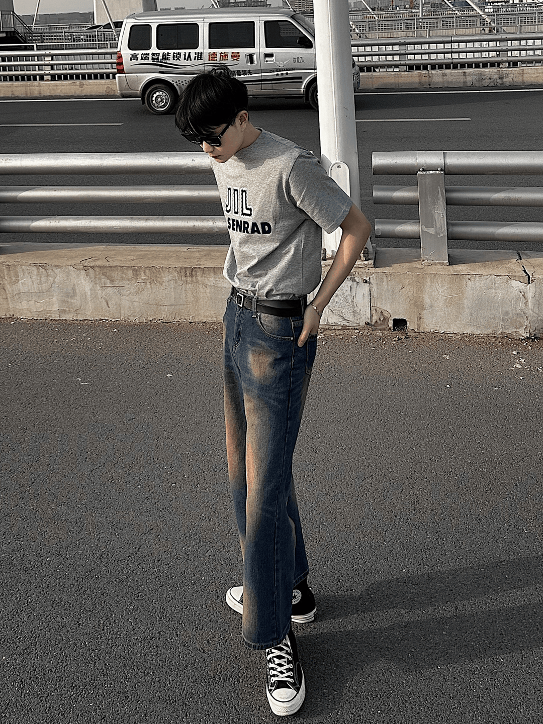 워싱 처리된 대비되는 색상의 와이드 레그 진 st1664 