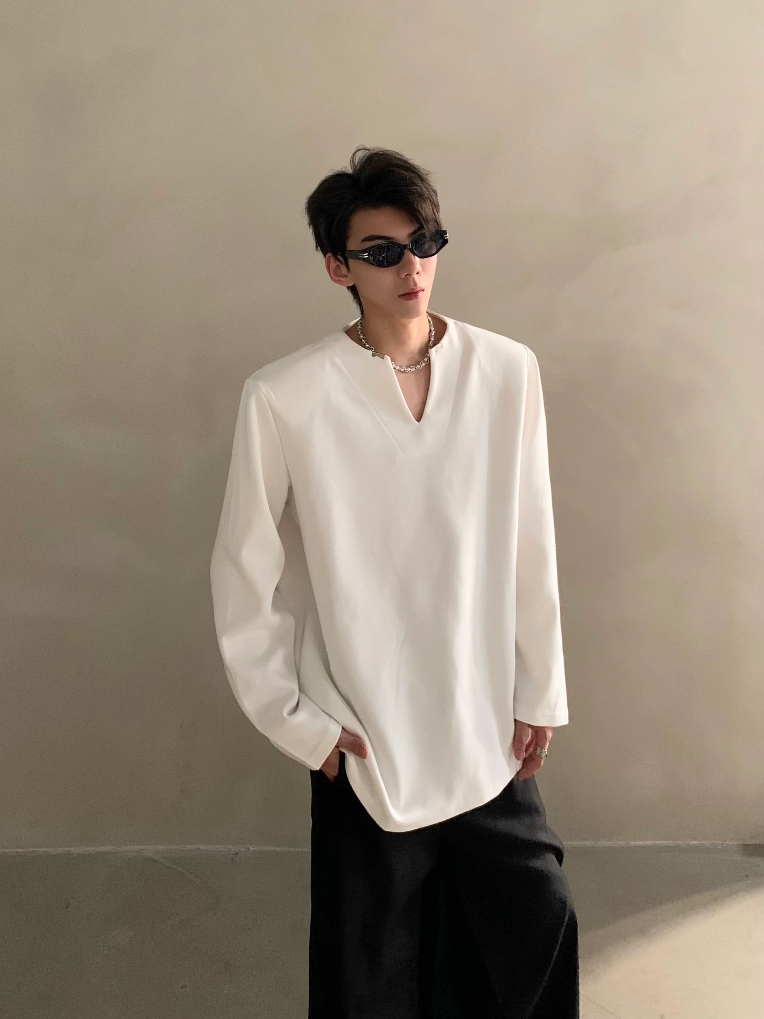 Autumn high-end V-neck metal decorative shoulder pads long-sleeved T-shirt men's ruffian handsome loose top