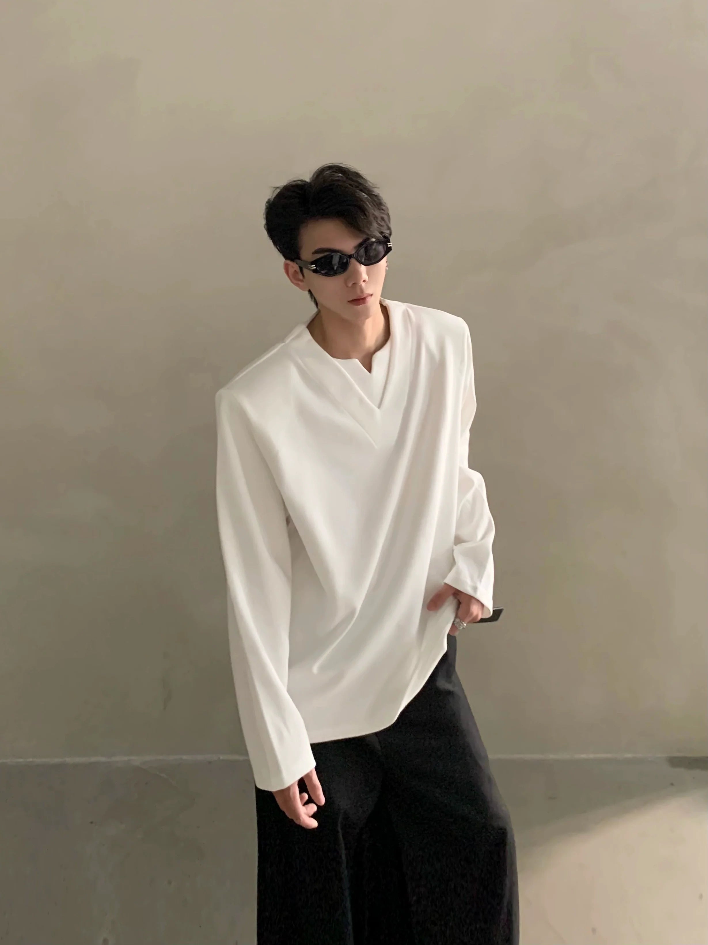 Autumn high-end sense niche design sense V-neck shoulder pads long-sleeved T-shirt men's versatile loose tide