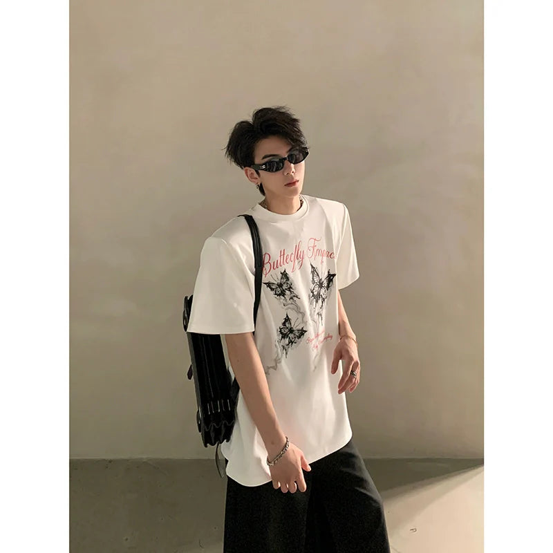 여름철 고급 트렌드를 반영한 ​​나비 프린트, 두꺼운 어깨 패드, 남성용 반팔 티셔츠, 트렌디한 디자인 