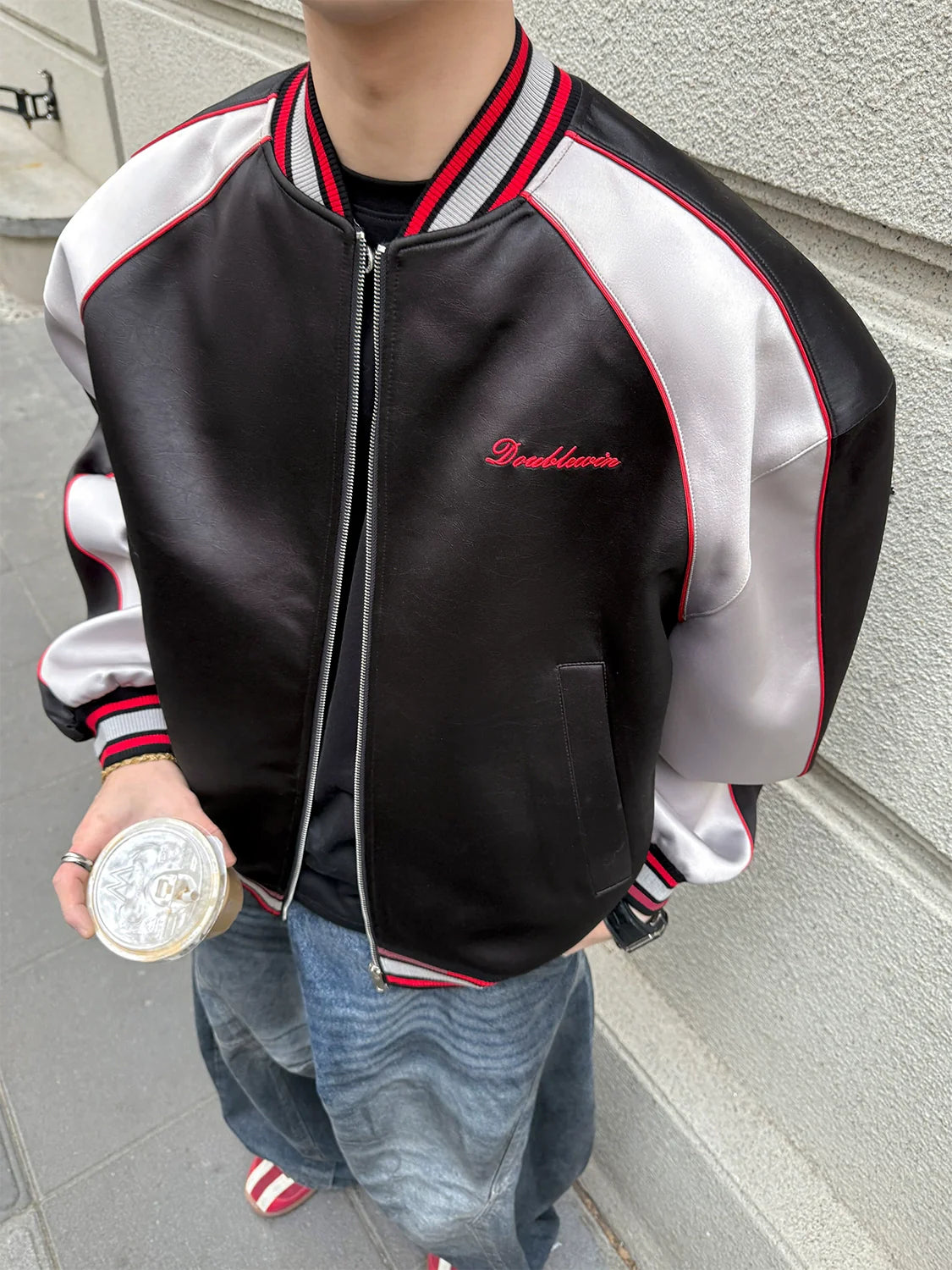 독창적인 디자인, 대비되는 색상의 인조 가죽 크랙 베이스볼 재킷, 미국 남성용 스트릿 캐주얼 반팔 재킷
