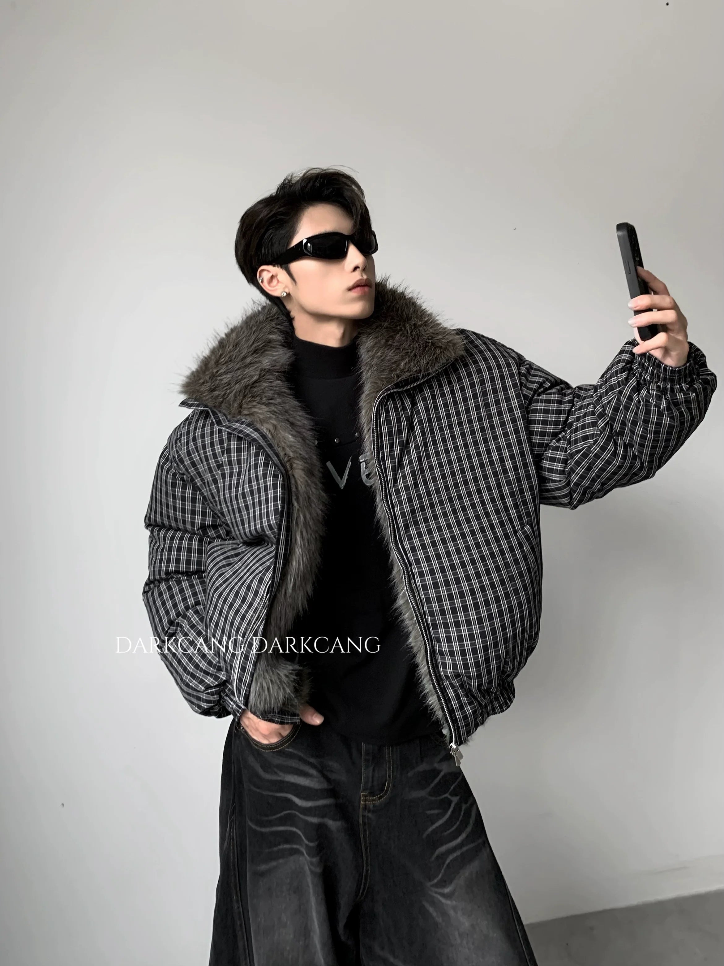 가볍고 고급스러운 따뜻한 큰 퍼 칼라, 깔끔한 핏의 남성용 패딩 면 소재 두꺼운 반팔 티셔츠, 트렌디한 스타일 