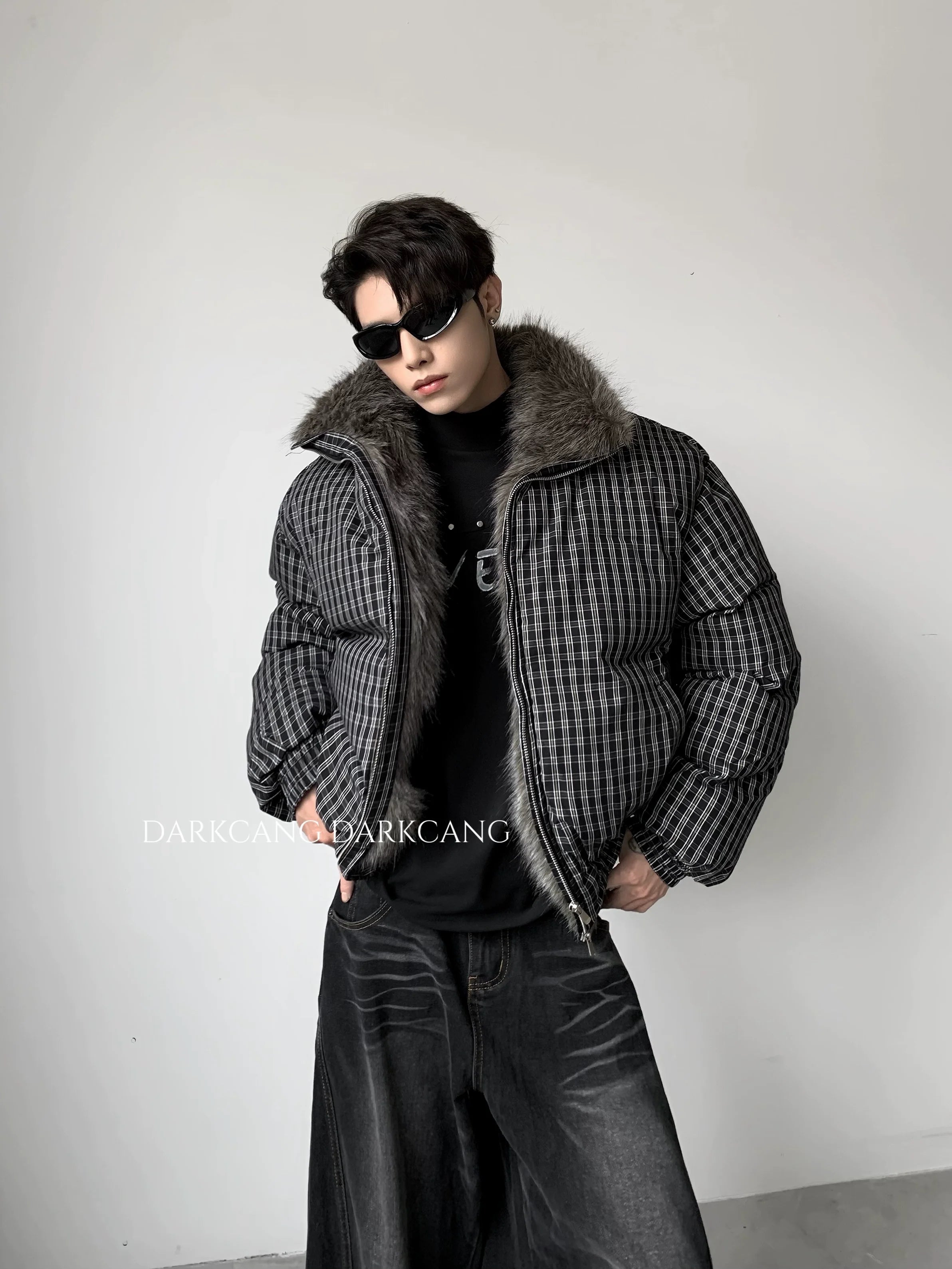 가볍고 고급스러운 따뜻한 큰 퍼 칼라, 깔끔한 핏의 남성용 패딩 면 소재 두꺼운 반팔 티셔츠, 트렌디한 스타일 