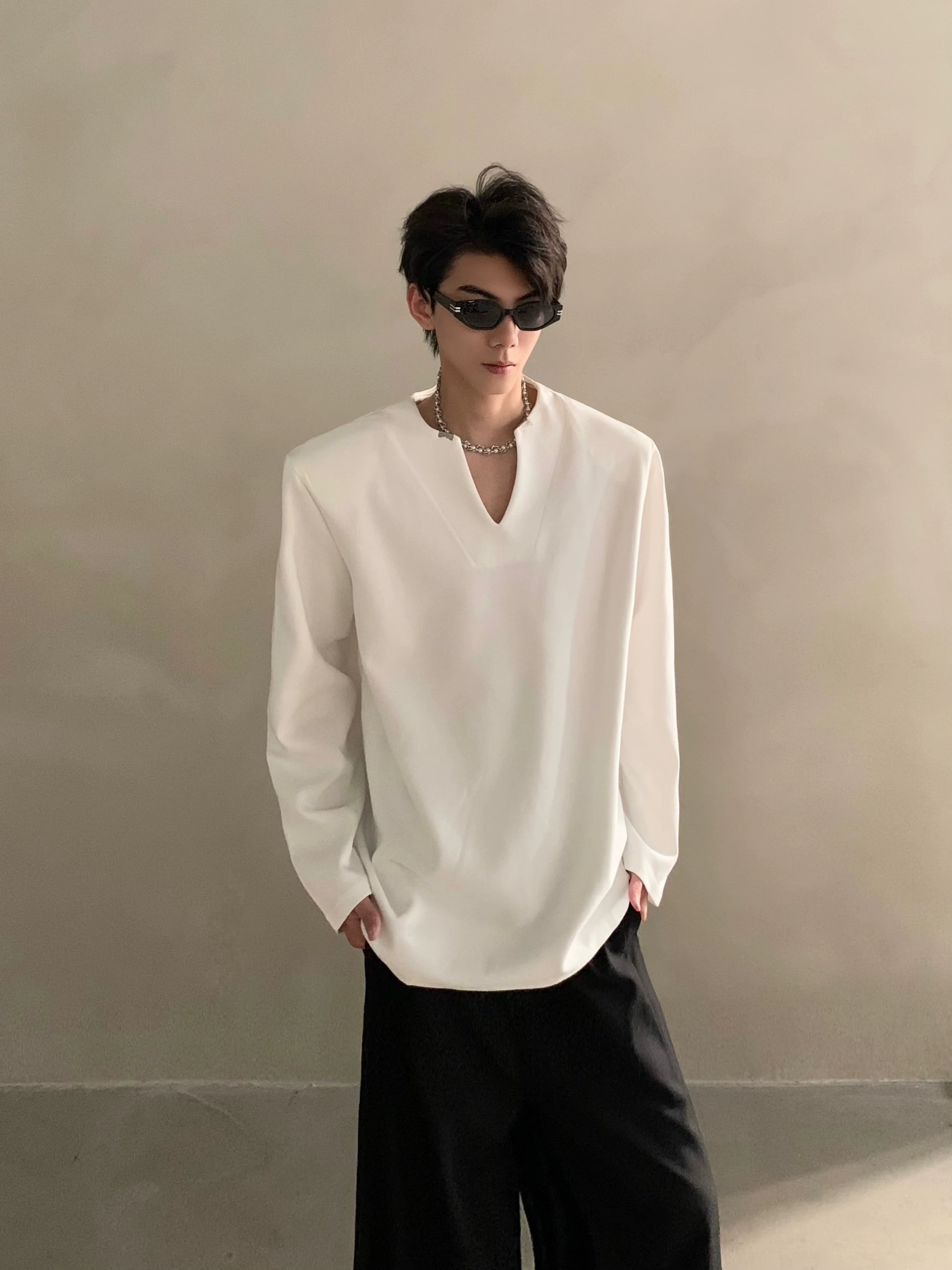 Autumn high-end V-neck metal decorative shoulder pads long-sleeved T-shirt men's ruffian handsome loose top