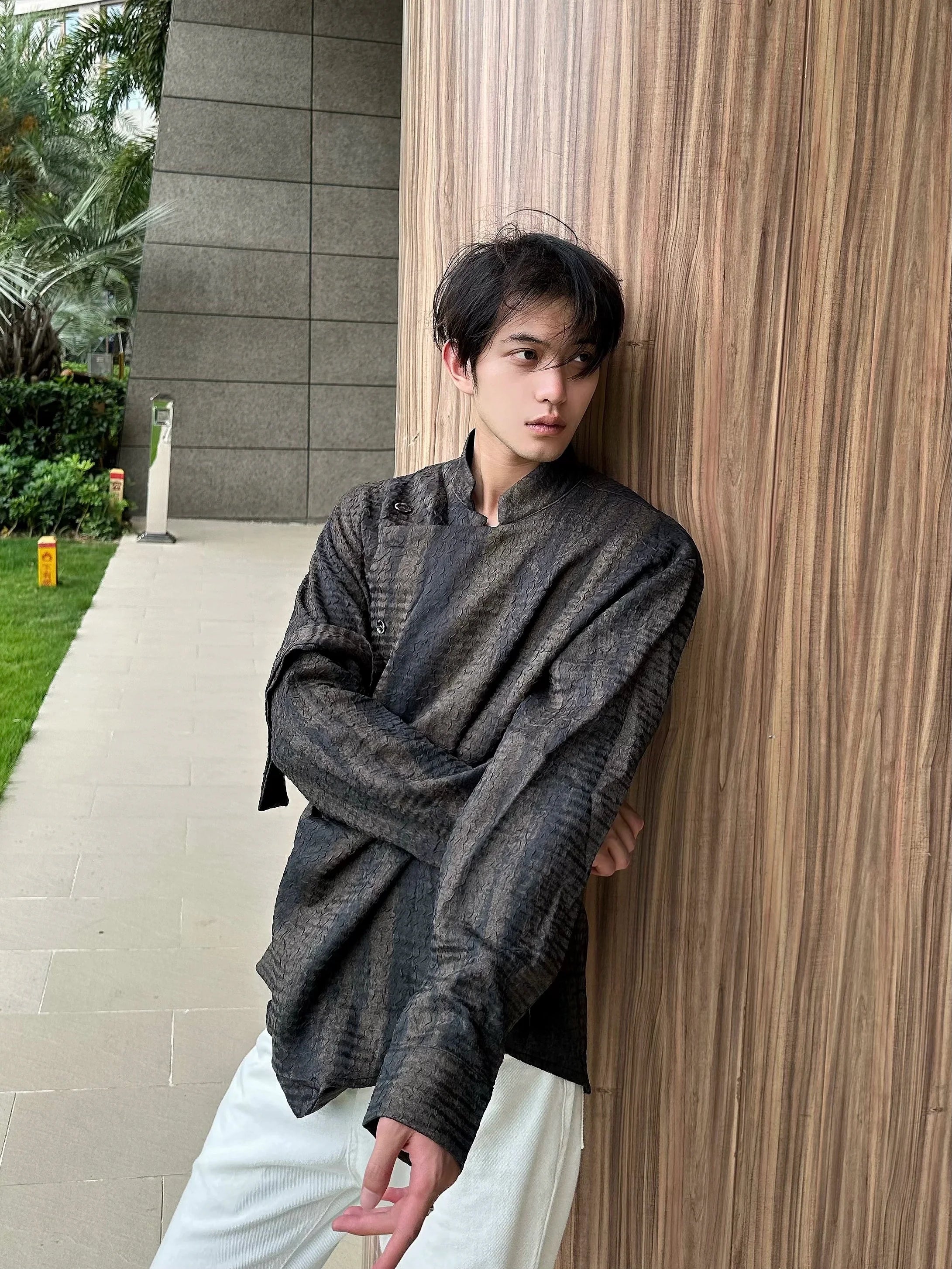 레트로 뉴 차이니즈 스타일의 옛스러운 질감, 구겨진 스트랩, 루즈핏 캐주얼, 활용도 높은 긴팔 셔츠 