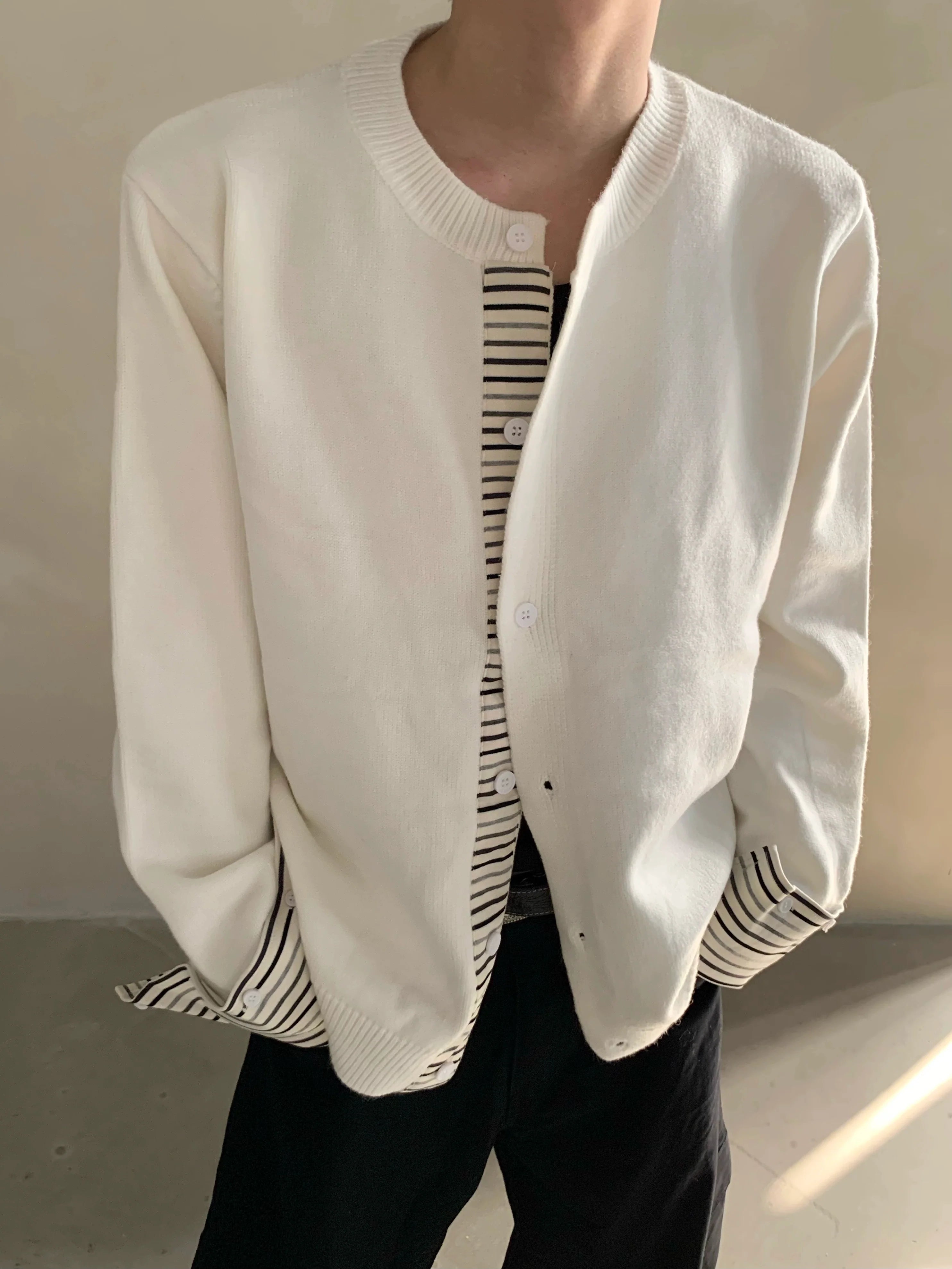 Autumn and winter layered fake two-piece striped splicing knitted sweater men's high-end cardigan jacket tide