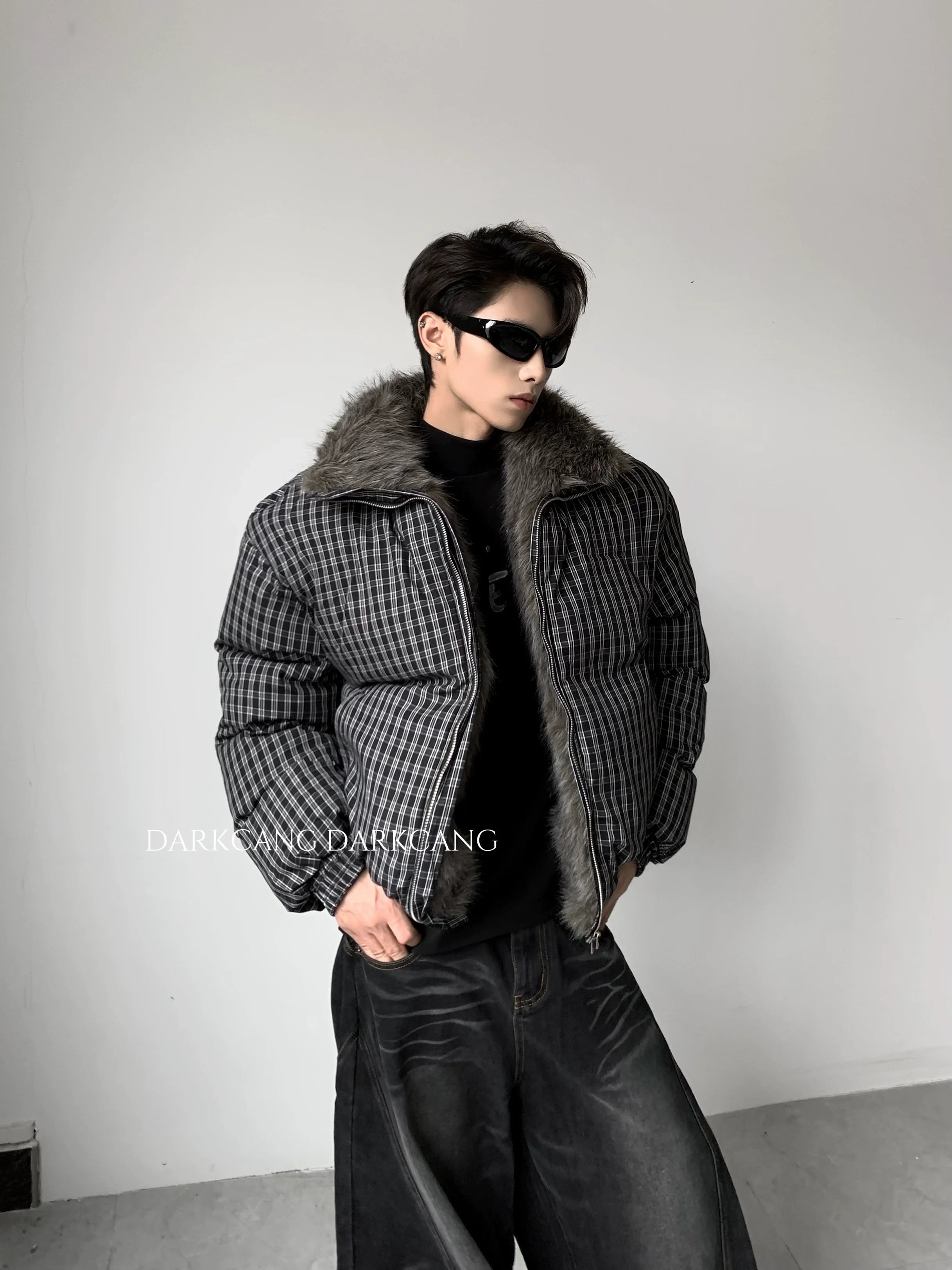 가볍고 고급스러운 따뜻한 큰 퍼 칼라, 깔끔한 핏의 남성용 패딩 면 소재 두꺼운 반팔 티셔츠, 트렌디한 스타일 