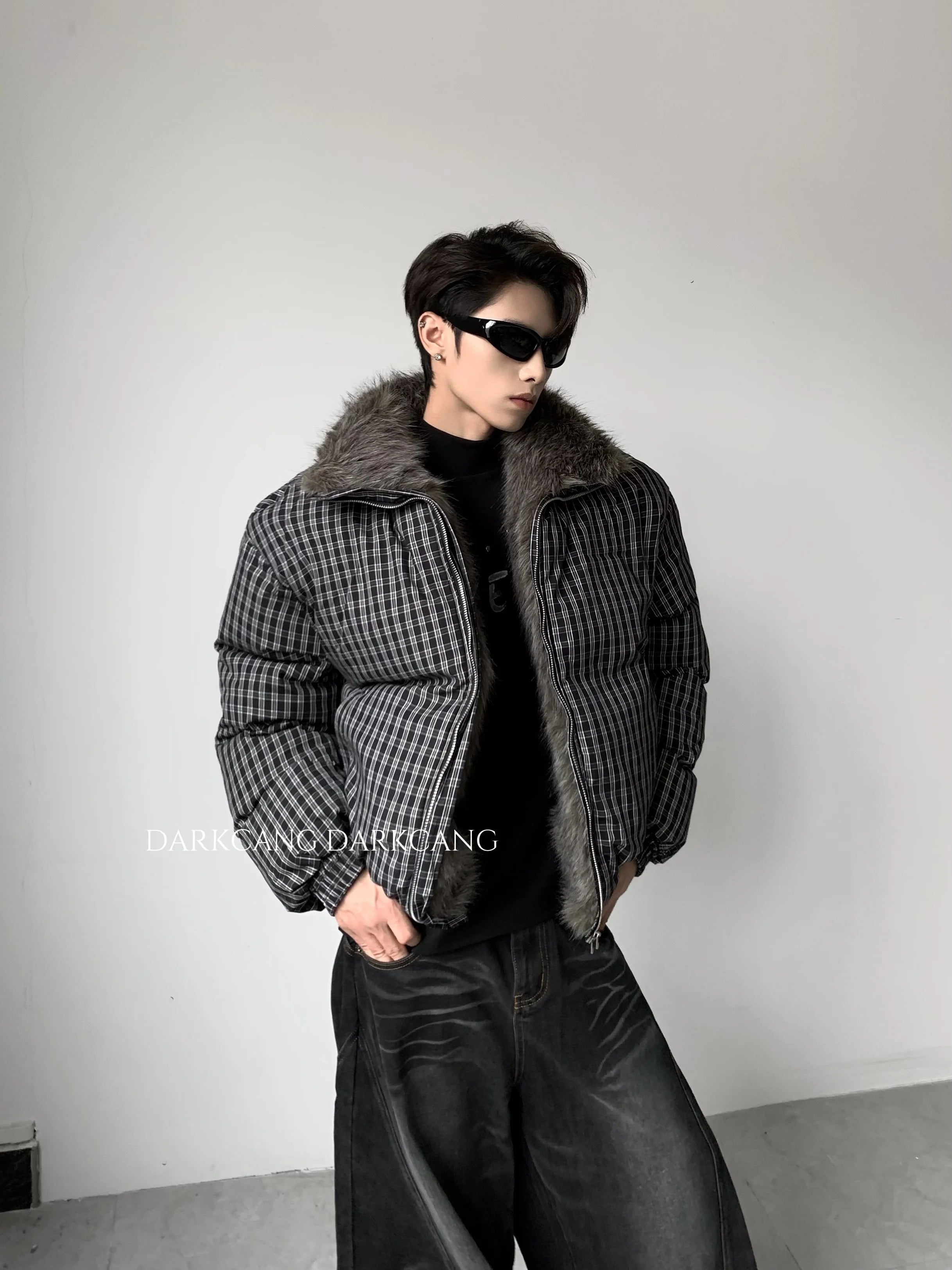 가볍고 고급스러운 따뜻한 큰 퍼 칼라, 깔끔한 핏의 남성용 패딩 면 소재 두꺼운 반팔 티셔츠, 트렌디한 스타일 