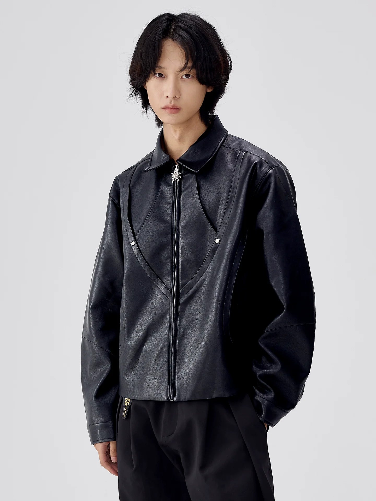 루즈리프 3차원 시미터 소매 라펠 재킷 남성용 신구조 라인 숏 가죽 재킷 