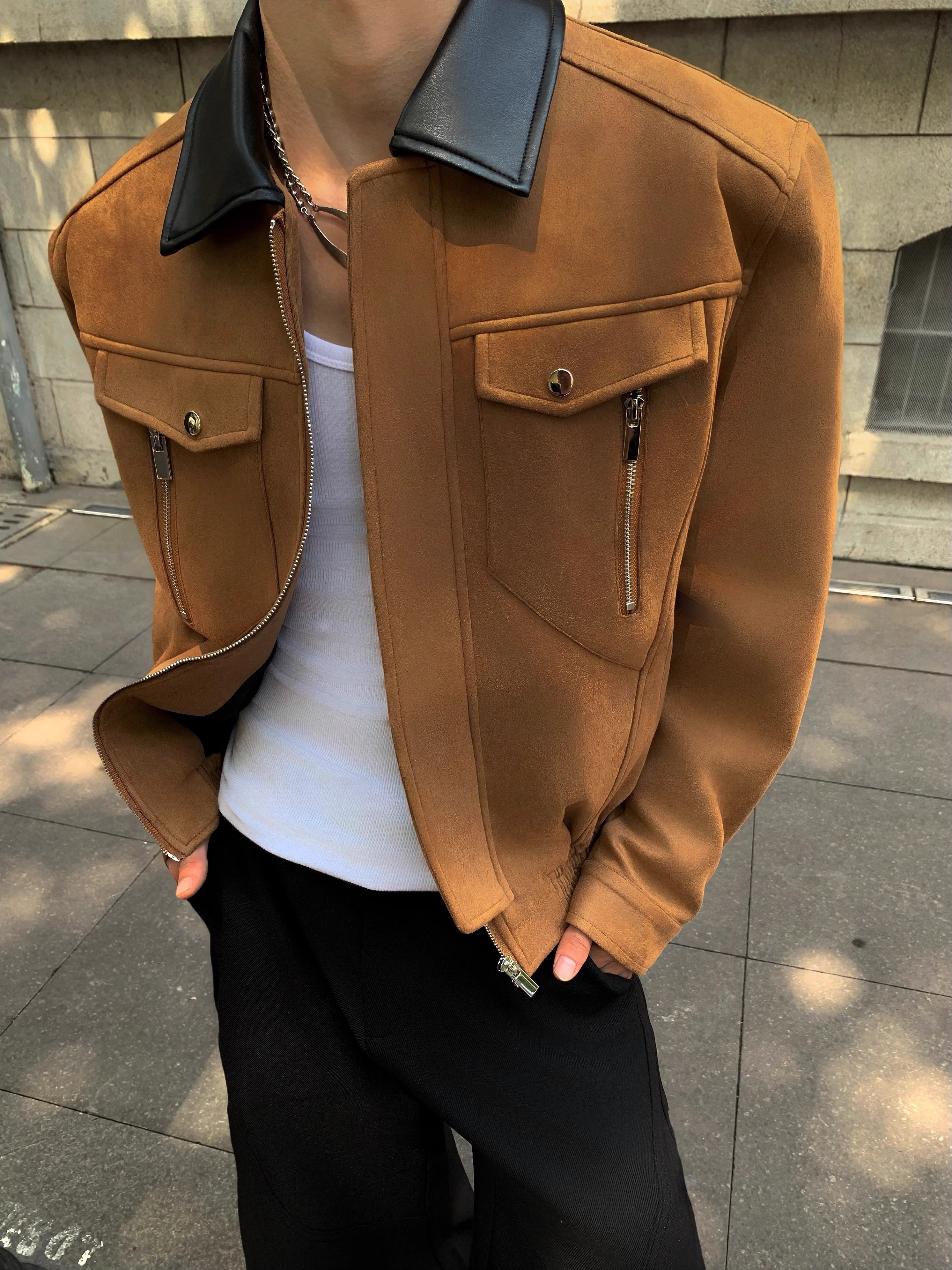 가볍고 고급스러운 해체주의적 디자인 감각, 헛간 스타일의 어깨 패드 재킷, 남성용 깔끔한 핏의 스웨이드 재킷, 트렌디한 스타일